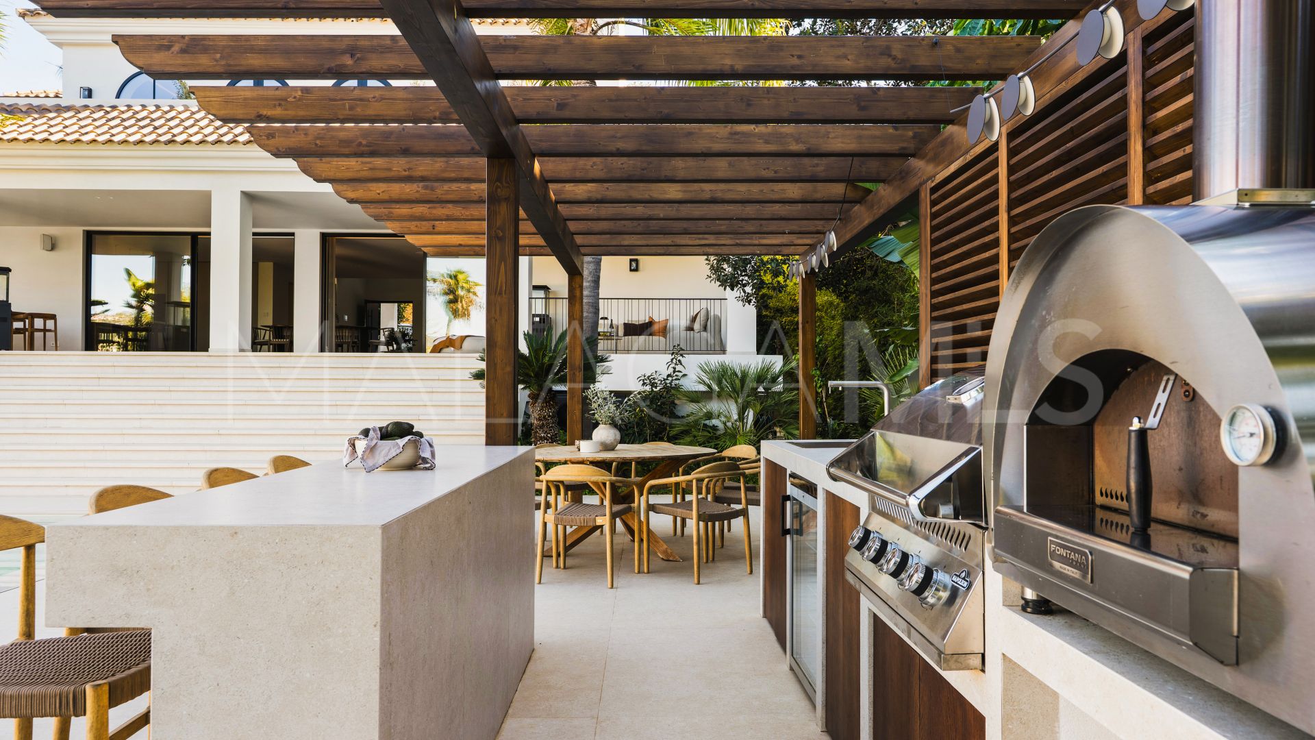 For sale villa in Nueva Andalucia