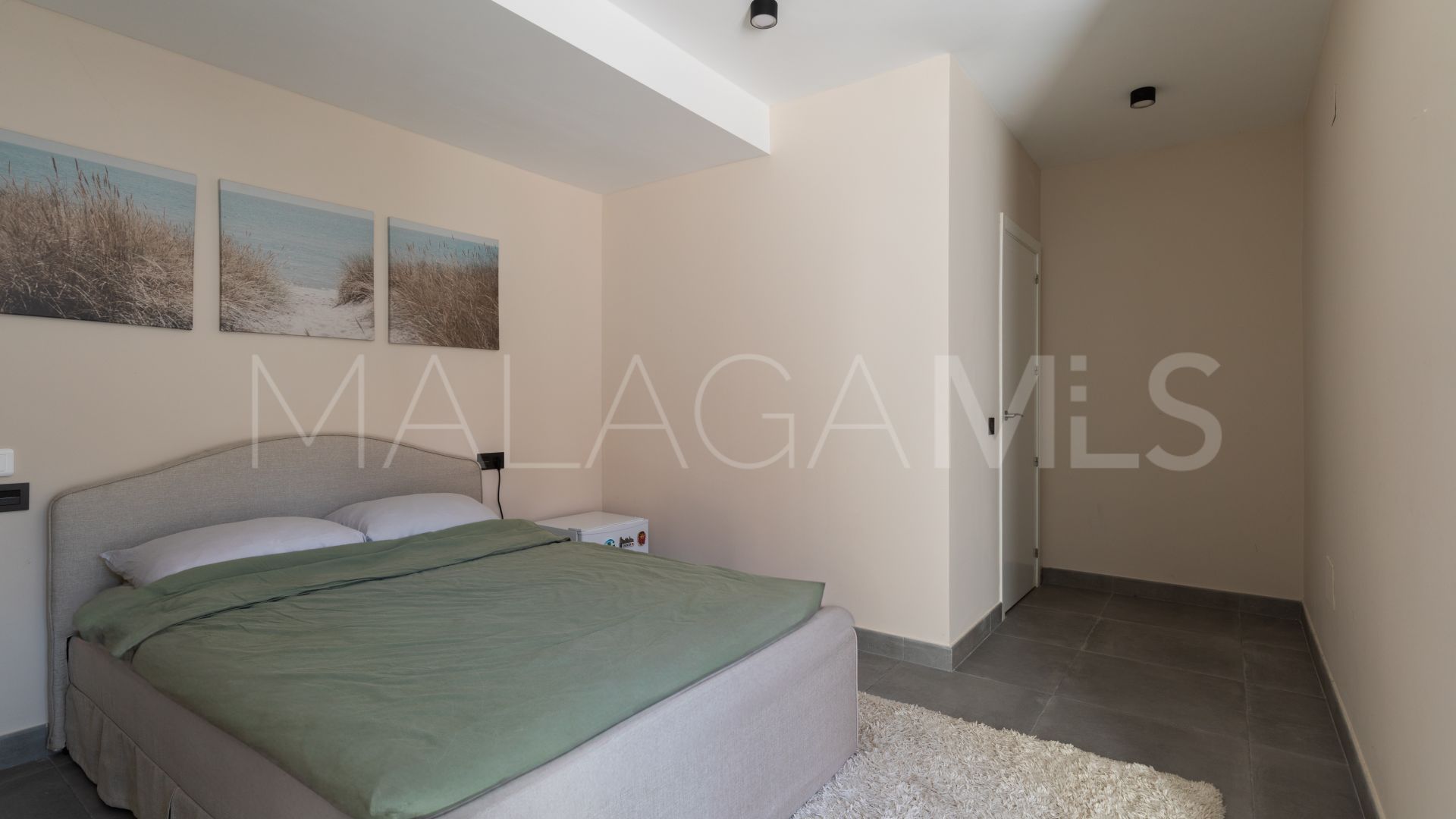 Villa for sale in Altos del Paraiso