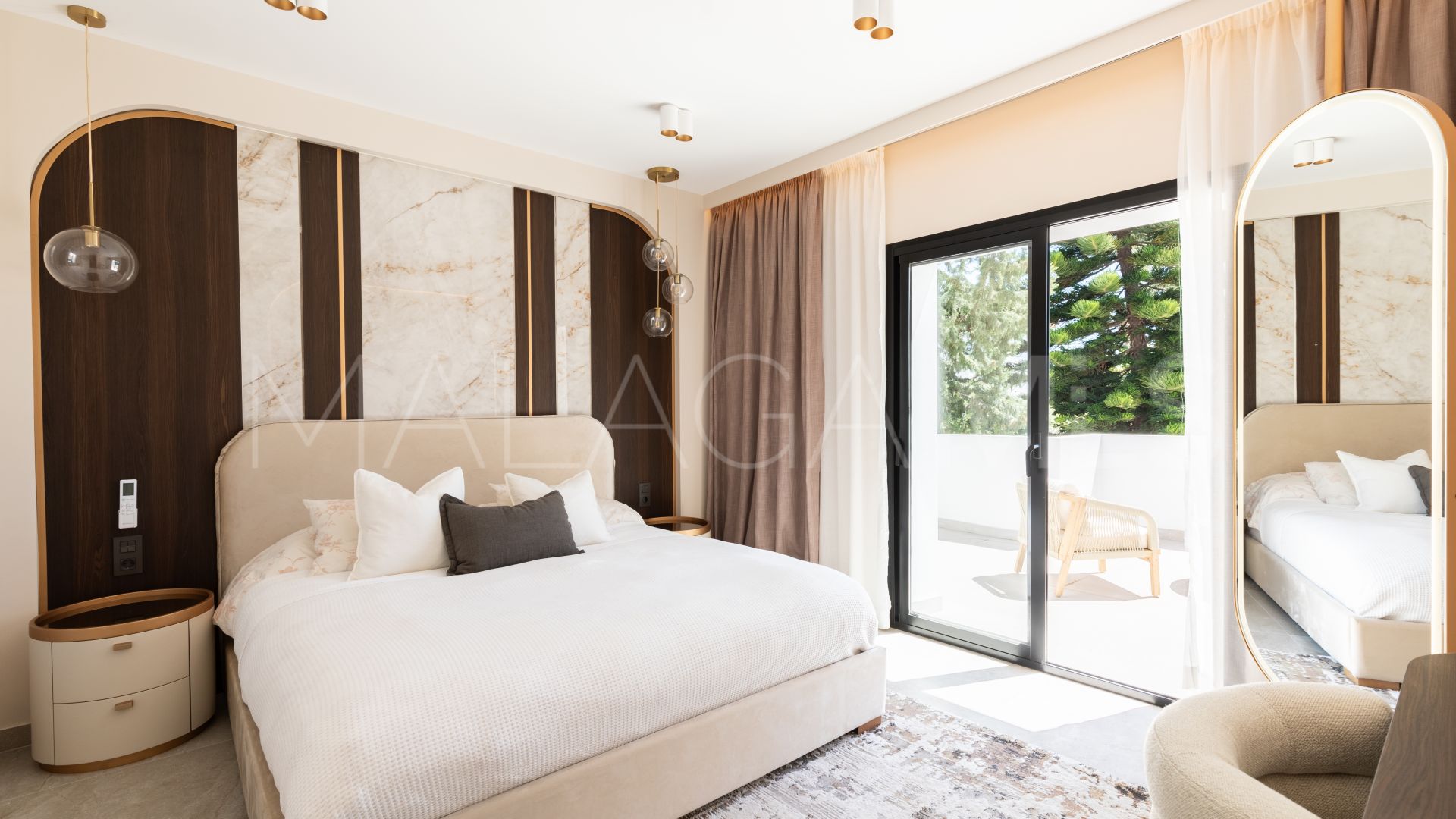 Villa for sale in Altos del Paraiso