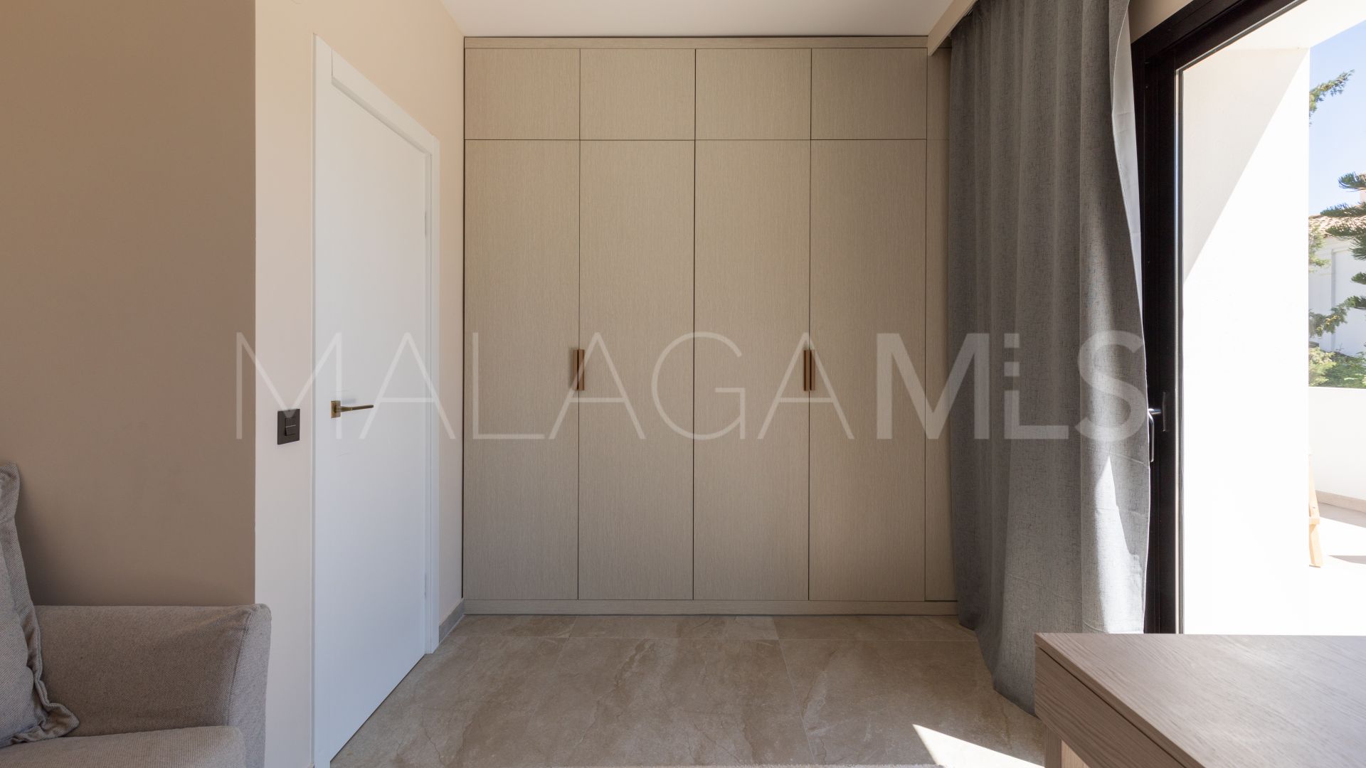 Villa for sale in Altos del Paraiso