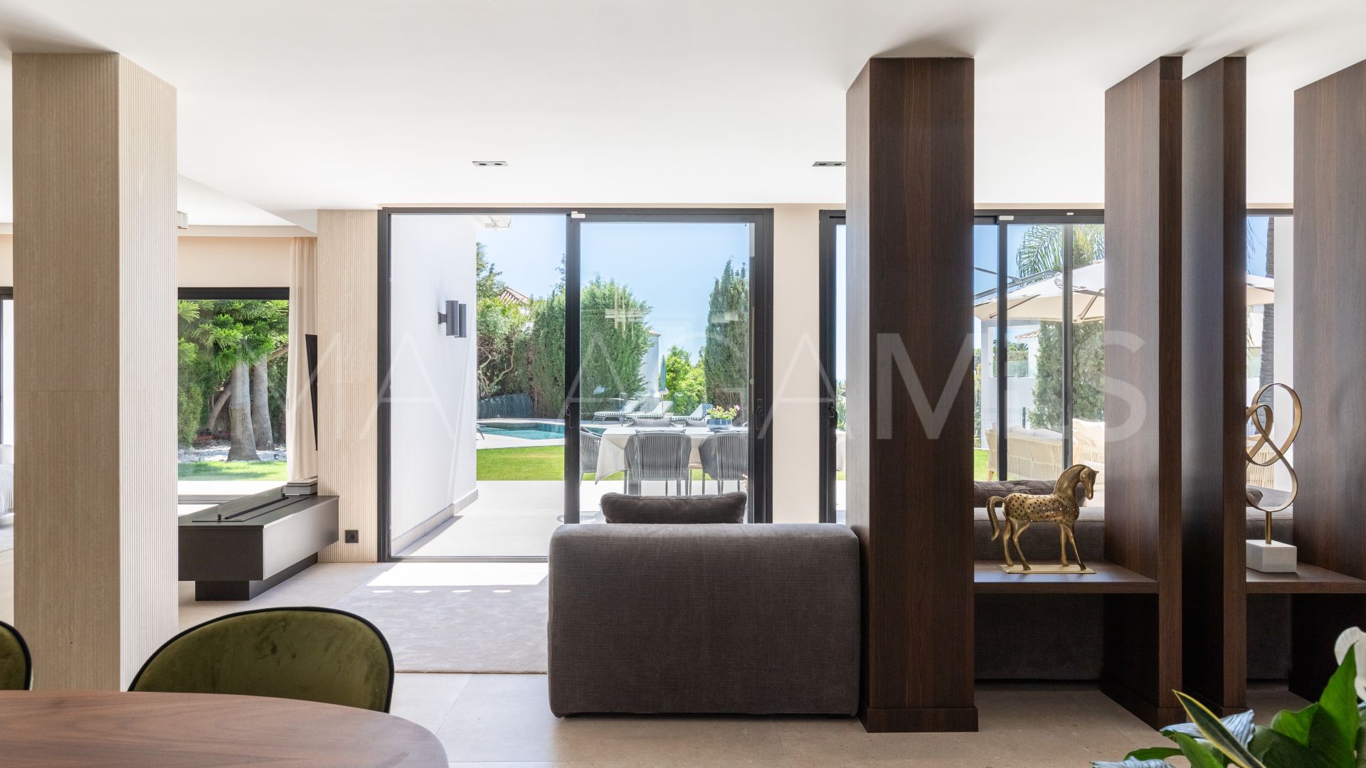 Villa for sale in Altos del Paraiso