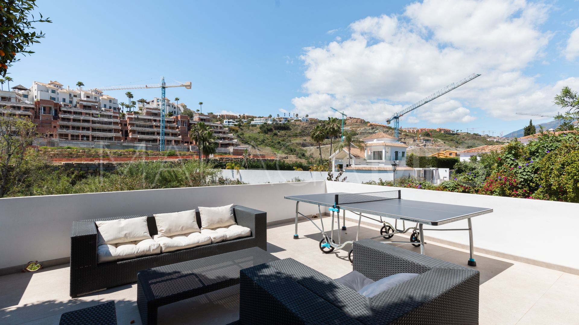 Villa for sale in Altos del Paraiso