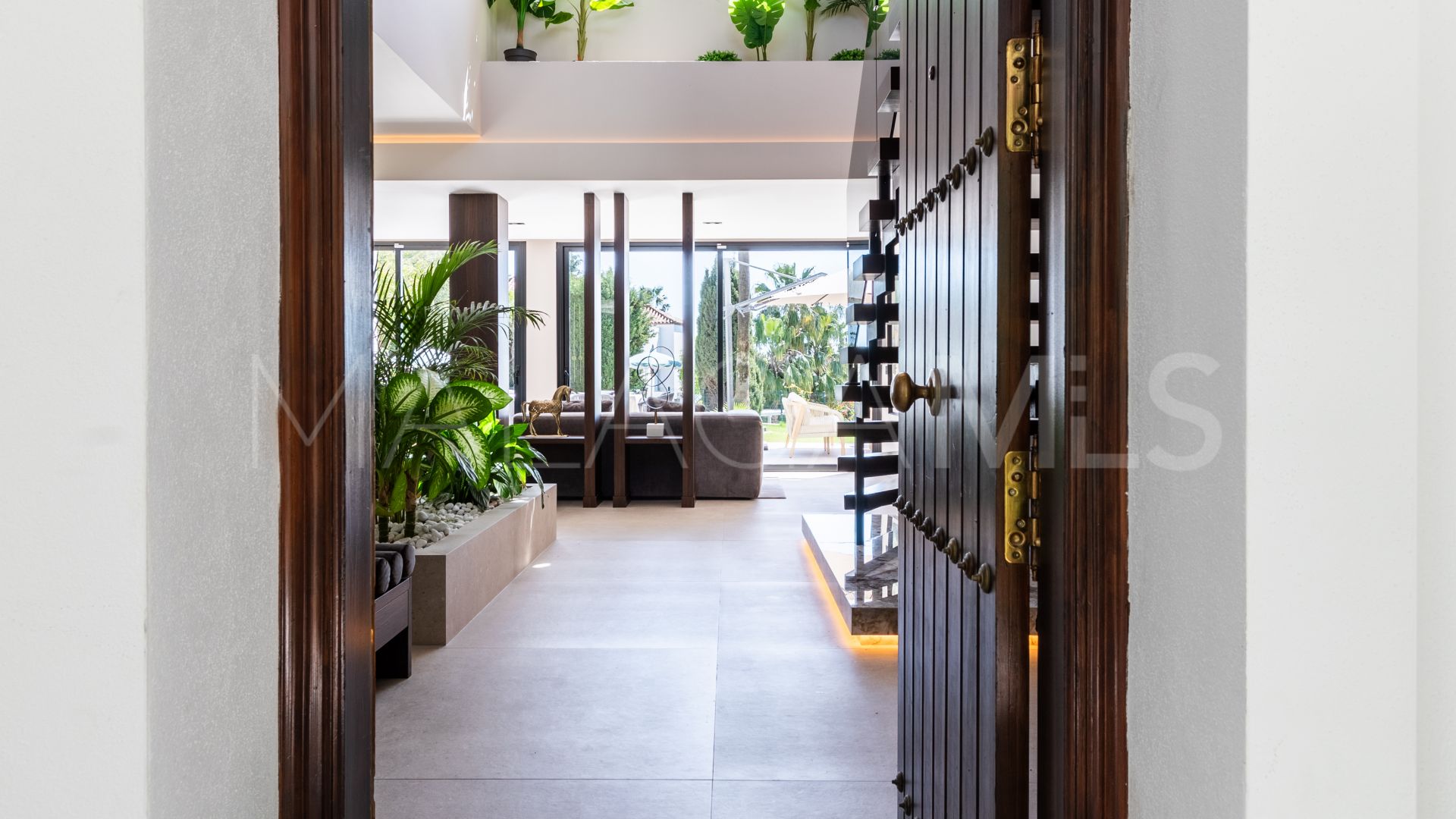 Villa for sale in Altos del Paraiso