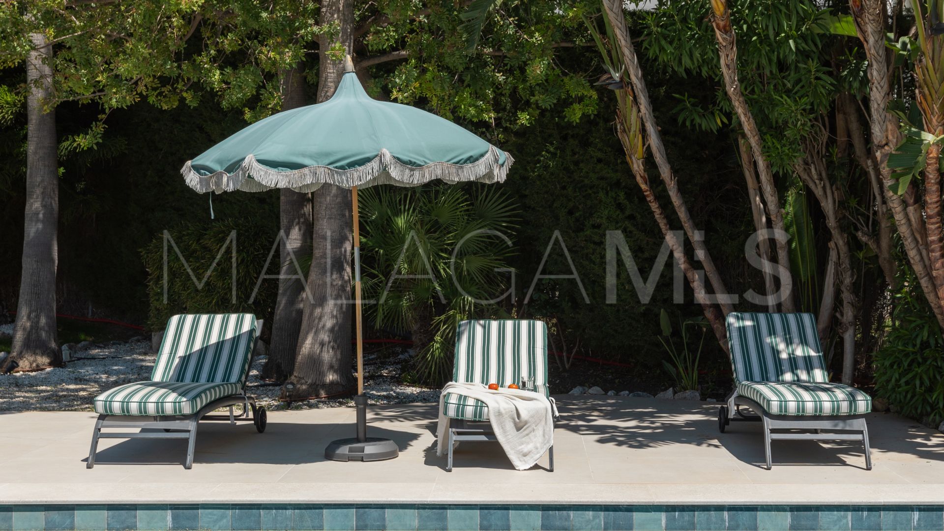 Villa for sale in Altos del Paraiso