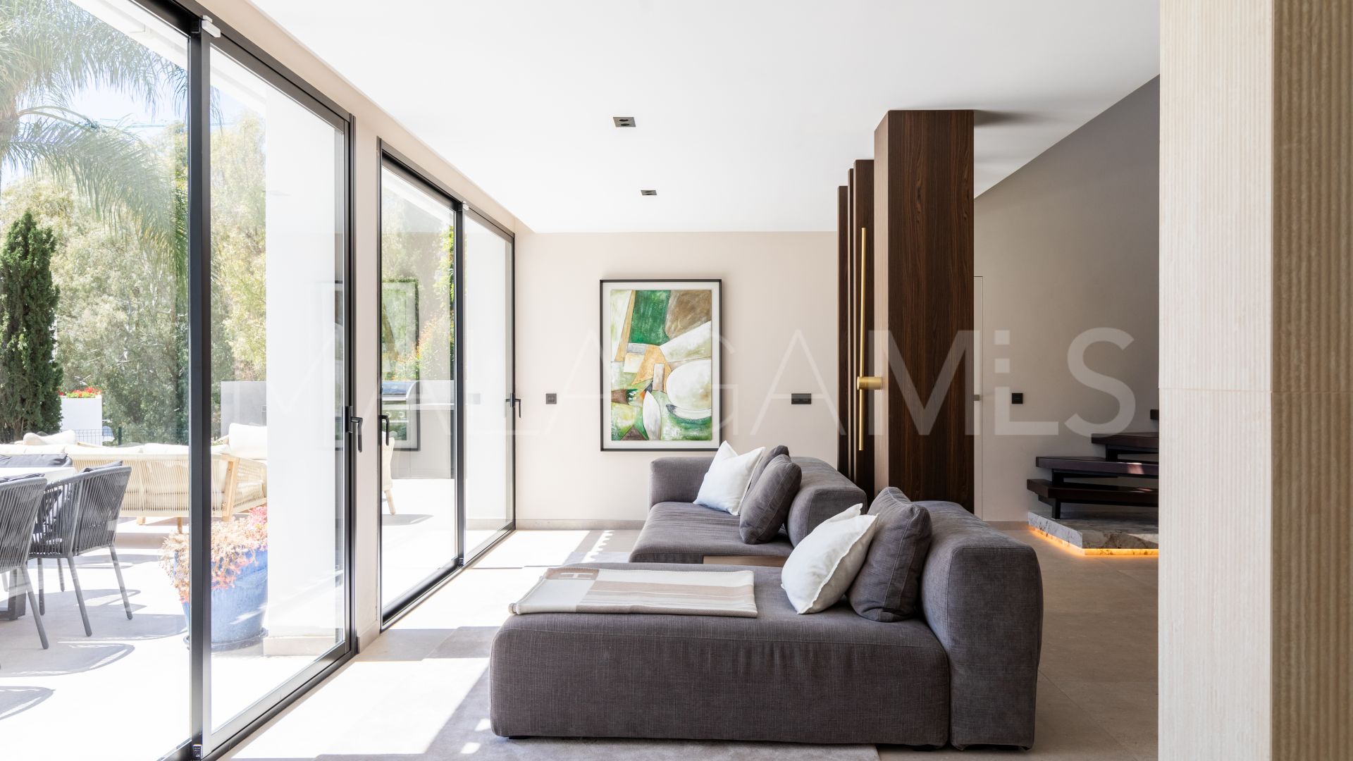 Villa for sale in Altos del Paraiso