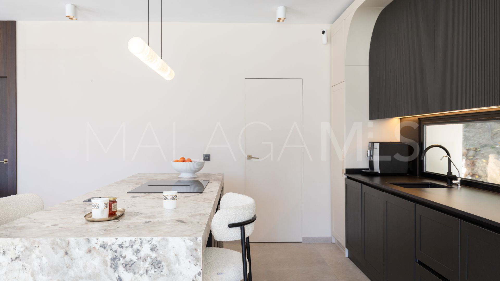Villa for sale in Altos del Paraiso