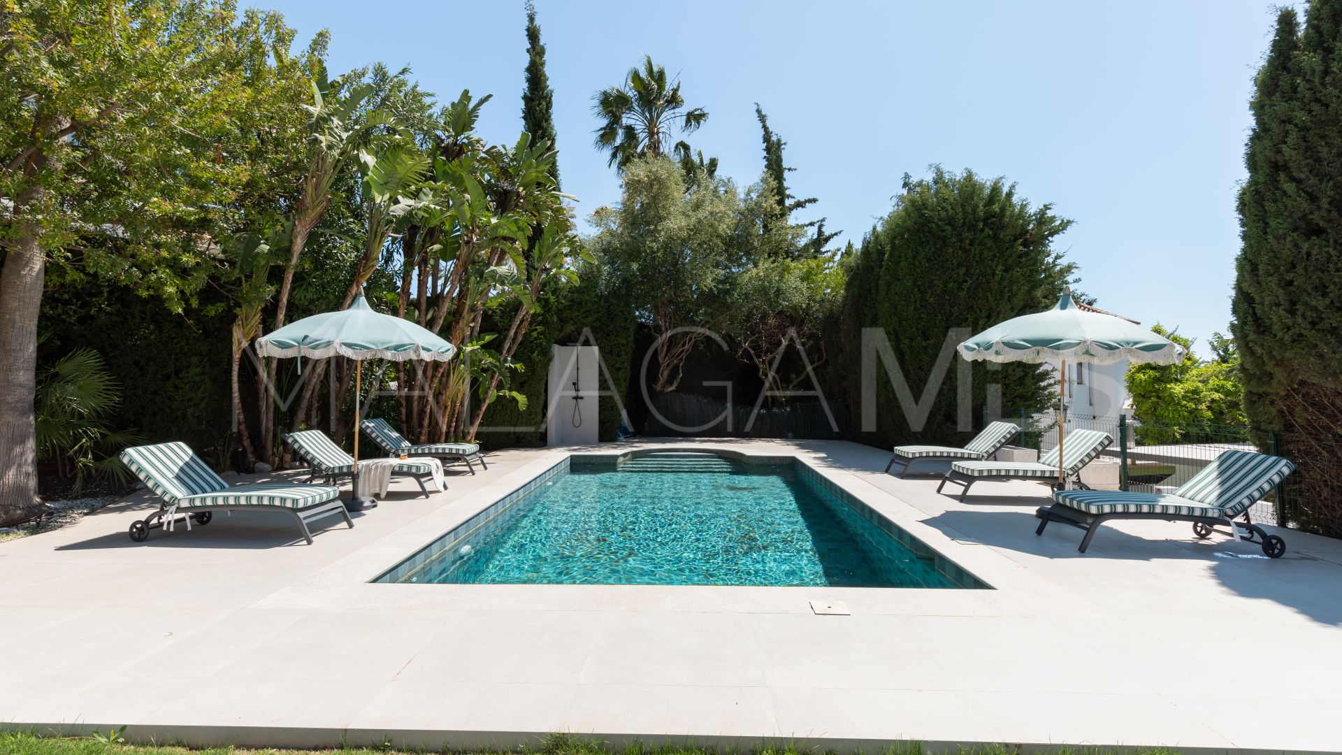 Villa for sale in Altos del Paraiso