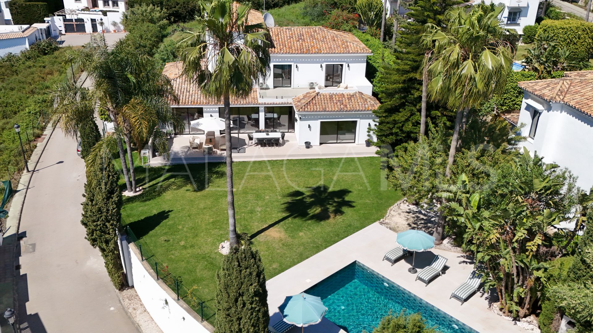 Villa for sale in Altos del Paraiso