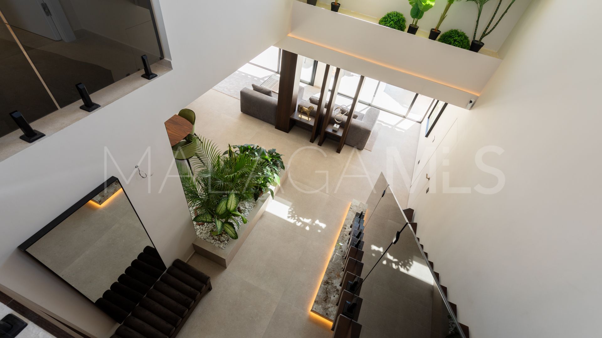 Villa for sale in Altos del Paraiso