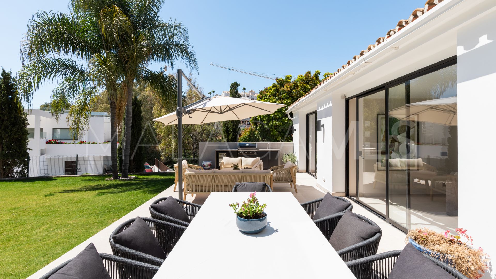 Villa for sale in Altos del Paraiso