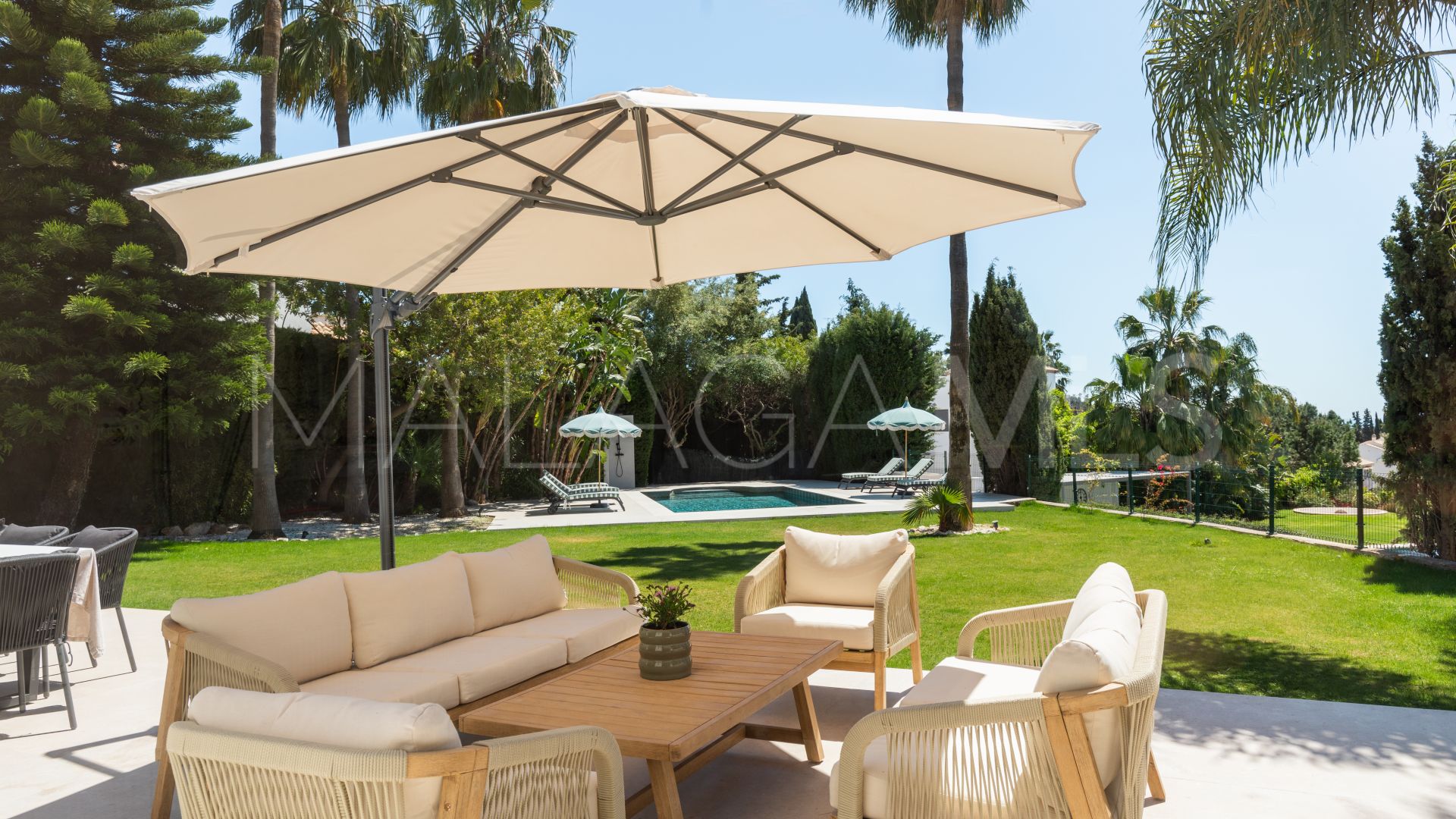 Villa for sale in Altos del Paraiso
