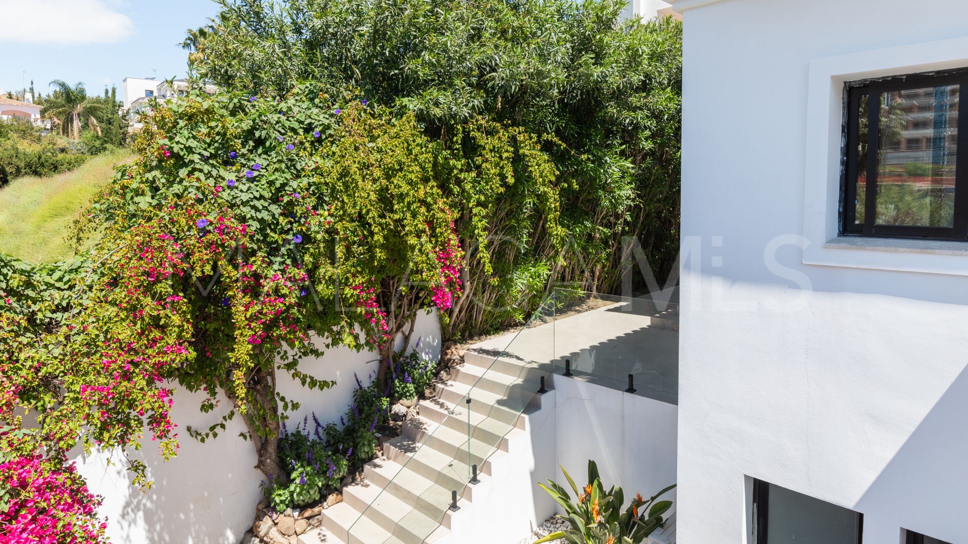 Villa for sale in Altos del Paraiso