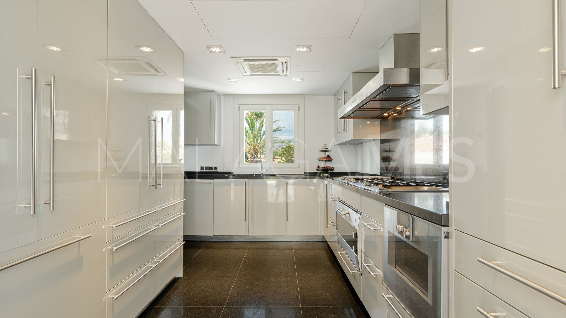 Nueva Andalucia, villa with 7 bedrooms a la venta