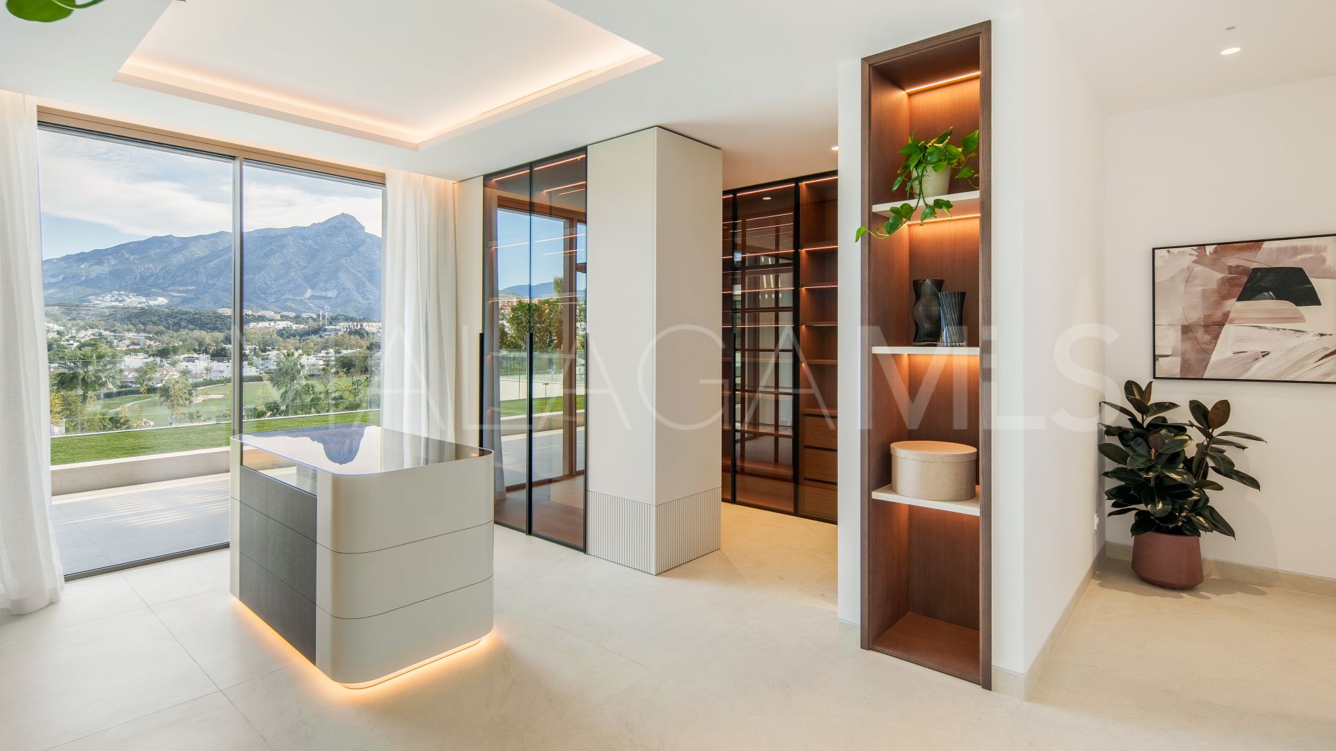 Villa for sale in Nueva Andalucia