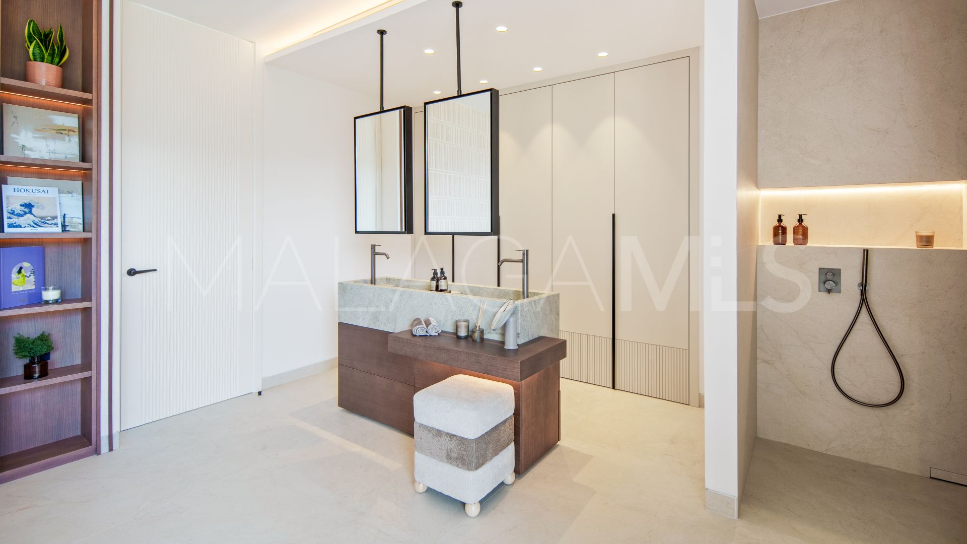 Villa for sale in Nueva Andalucia