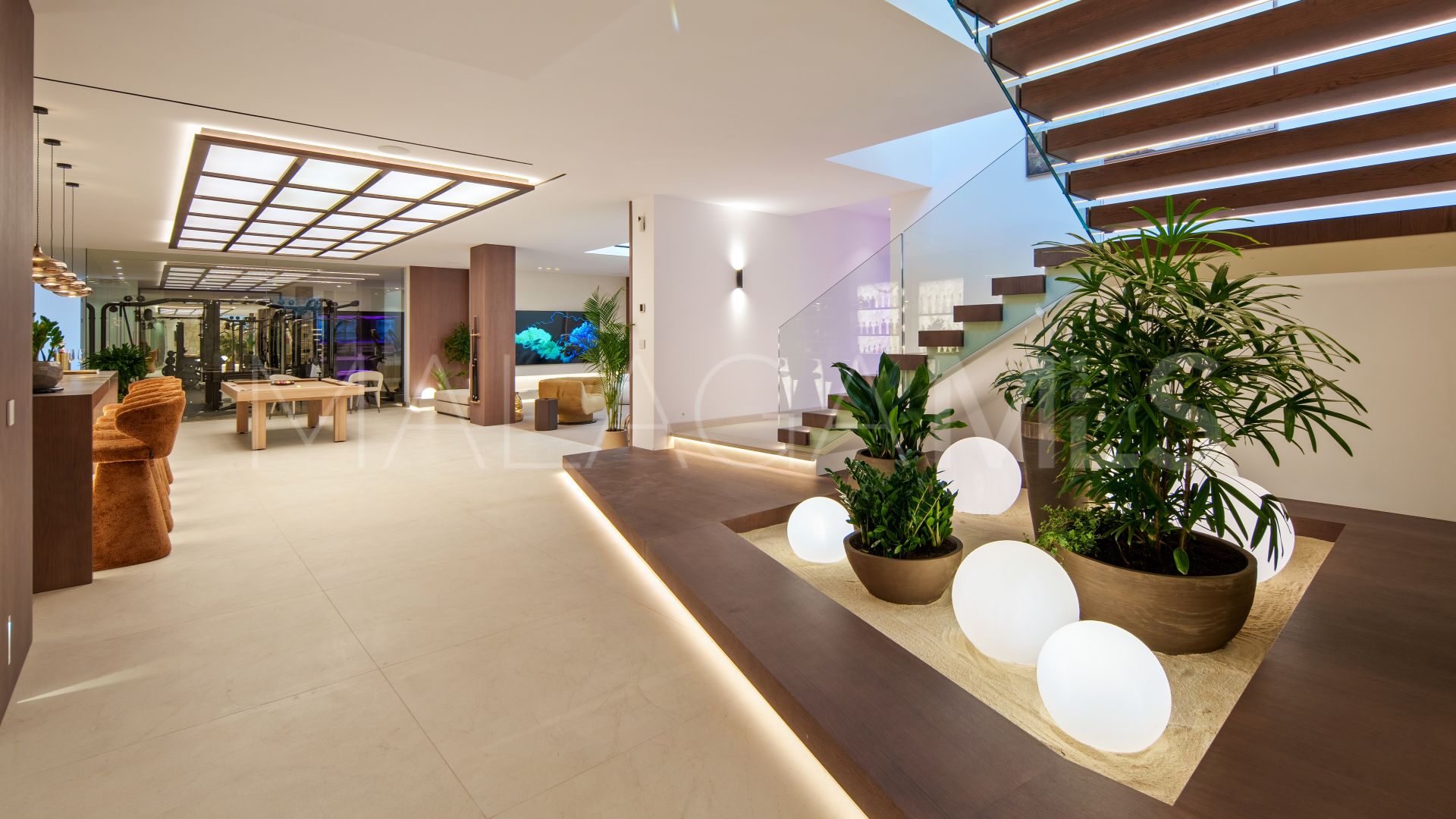 Villa for sale in Nueva Andalucia