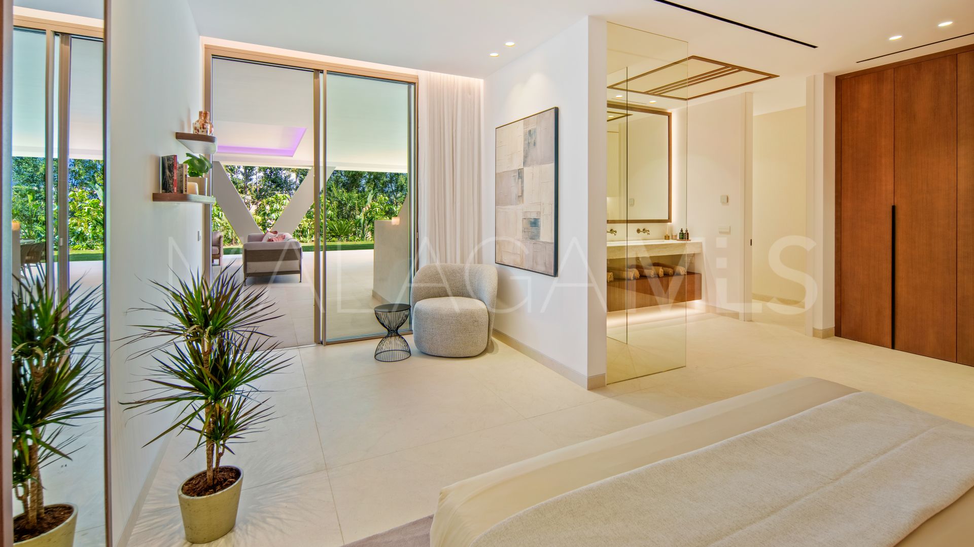 Villa for sale in Nueva Andalucia
