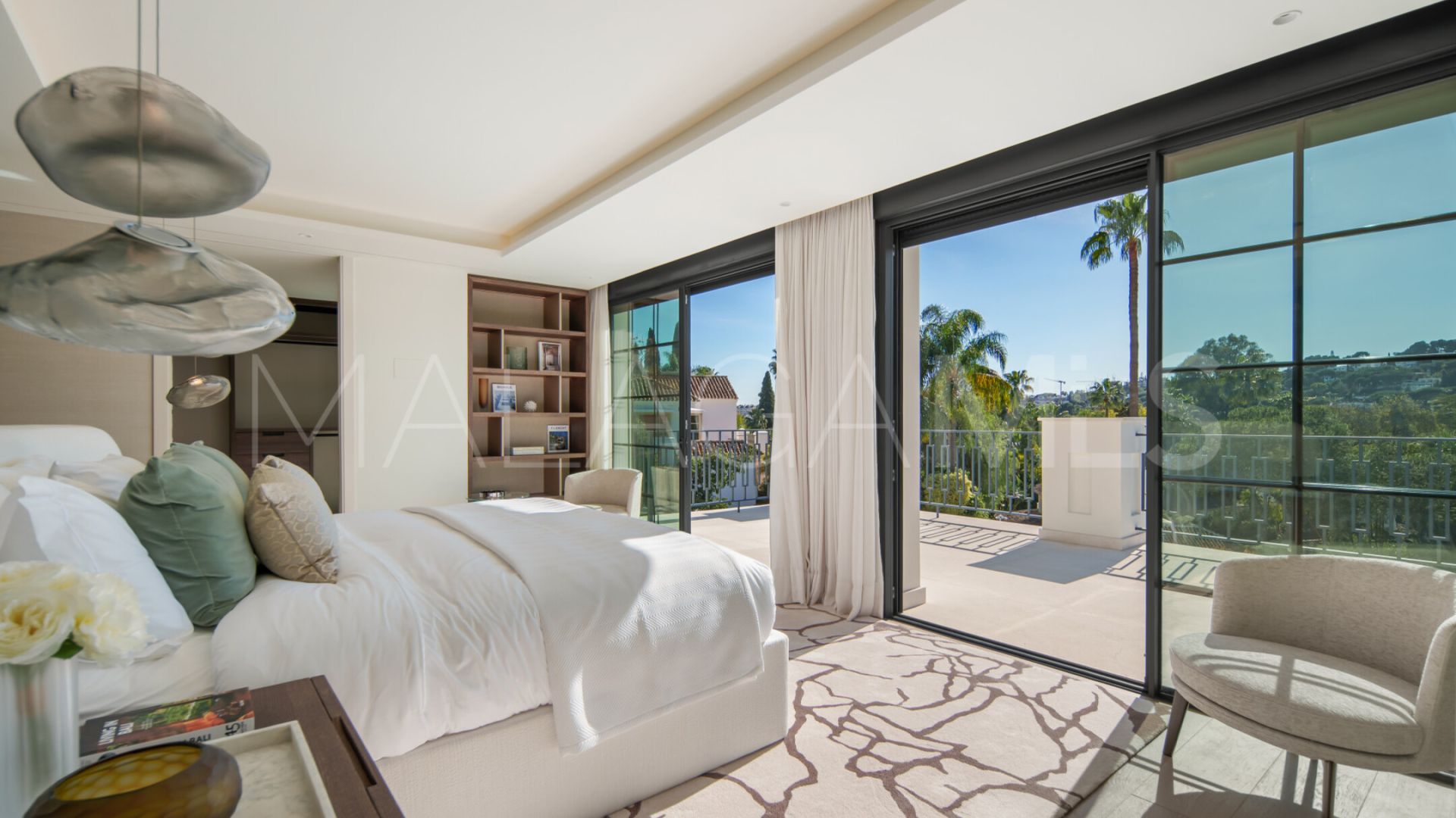 Villa for sale in Nueva Andalucia