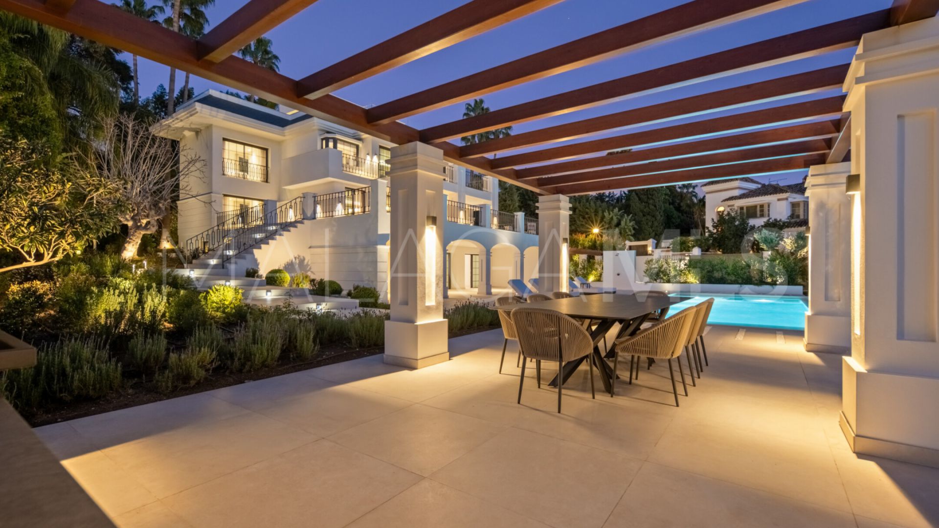Villa for sale in Nueva Andalucia