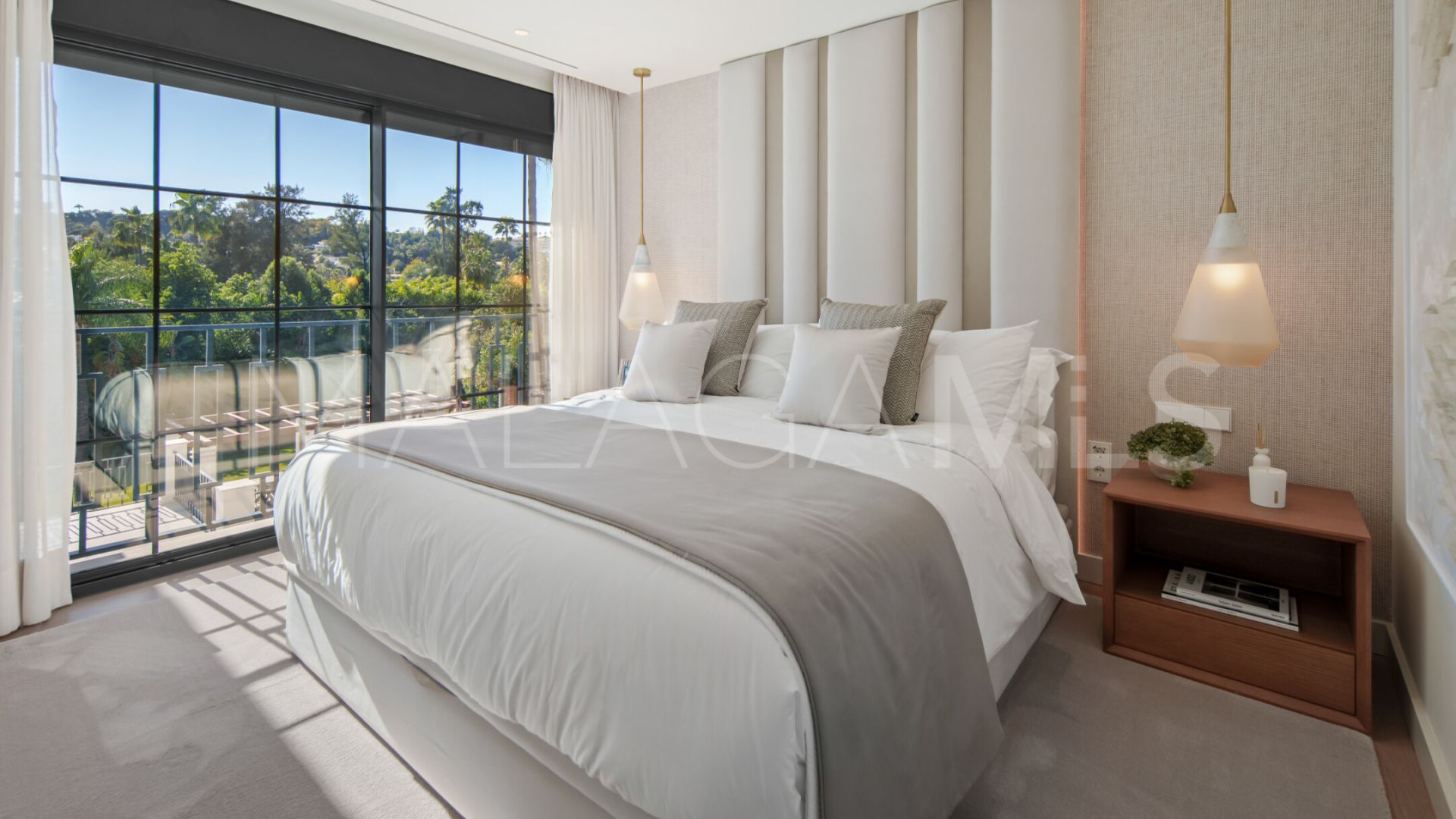Villa for sale in Nueva Andalucia