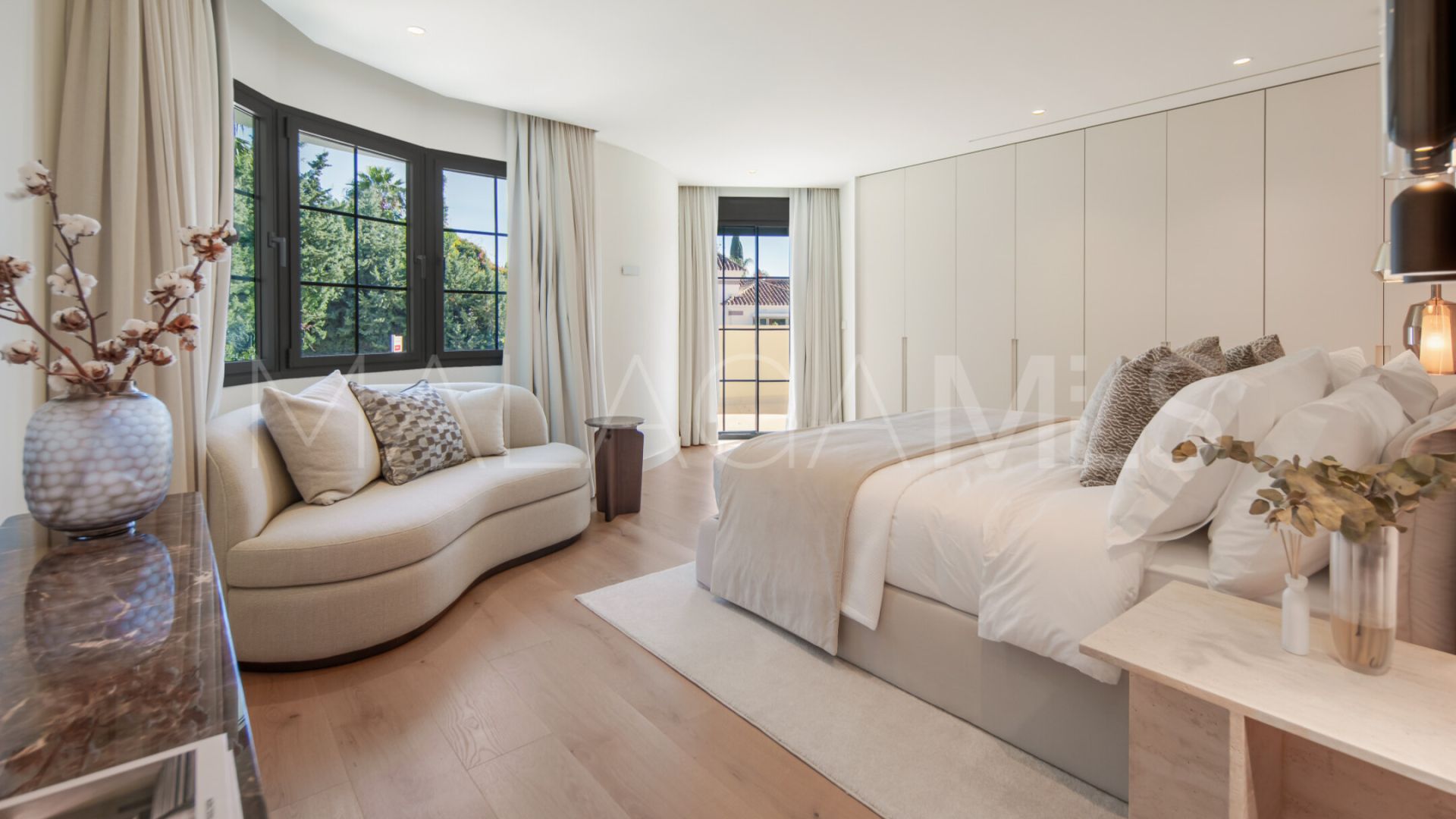 Villa for sale in Nueva Andalucia