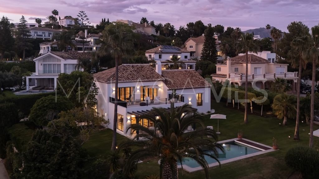 Villa for sale in Benahavis
