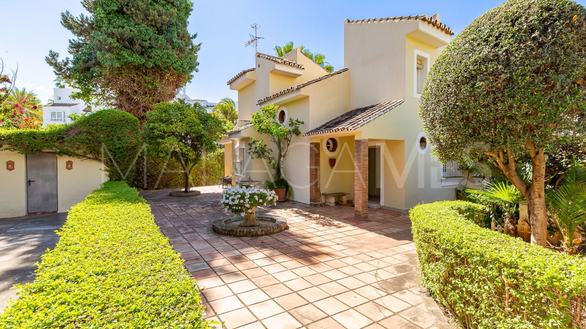 Villa for sale in Beach Side Golden Mile