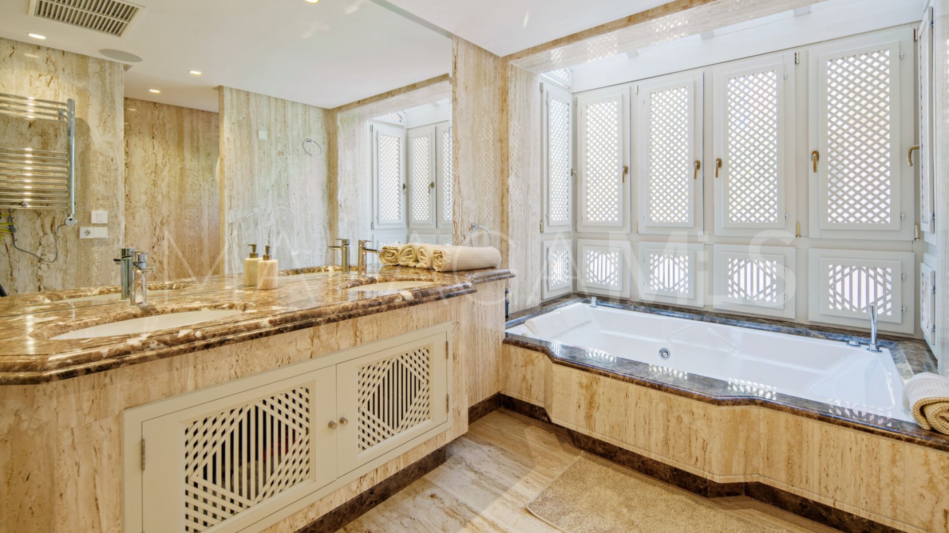 Duplex penthouse for sale in Marbella Est