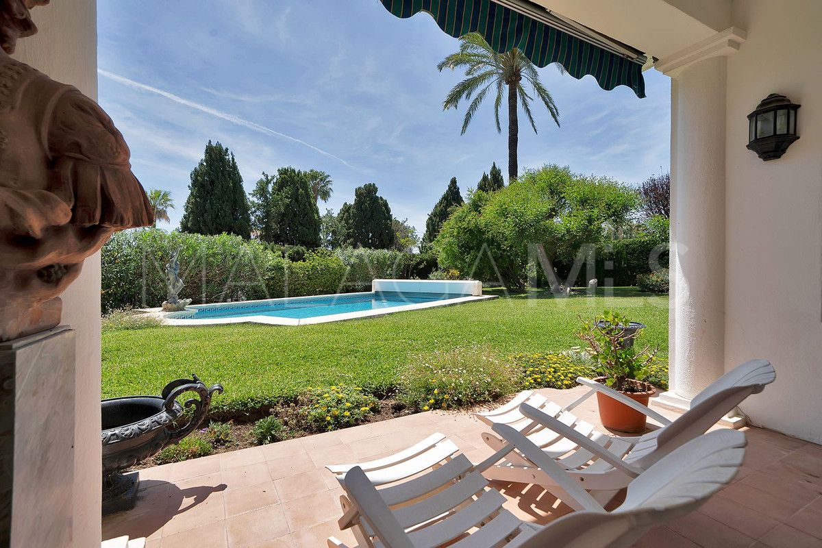 Villa for sale in El Paraiso