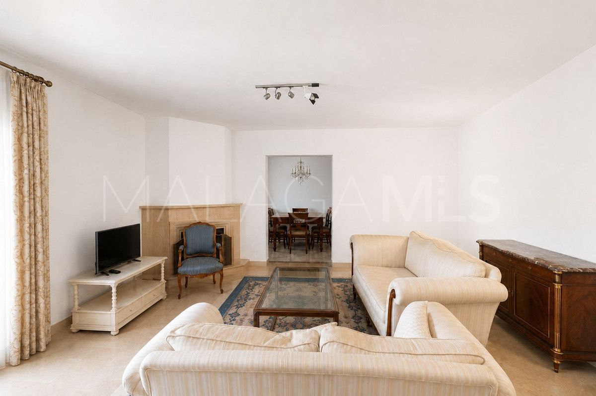 Villa for sale in El Paraiso