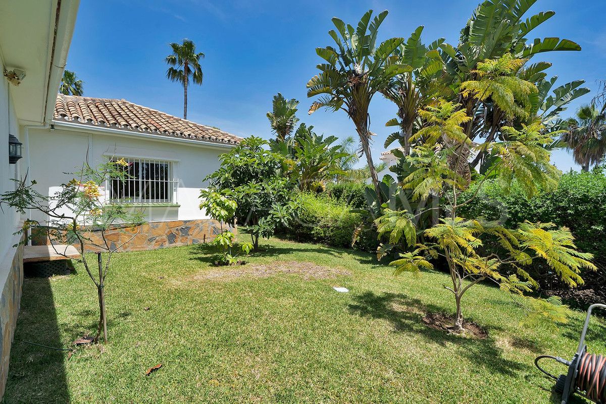 Villa for sale in El Paraiso