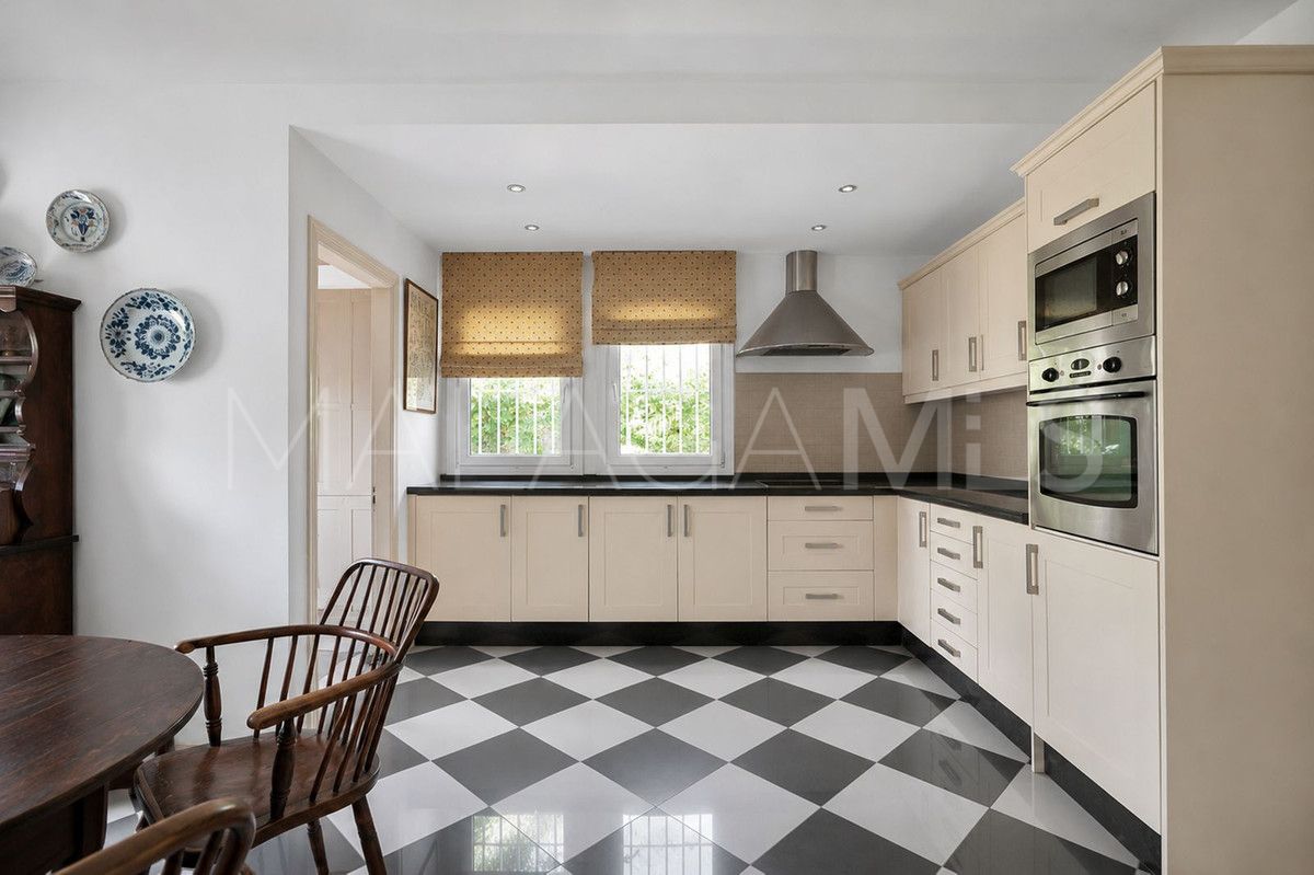 Villa for sale in El Paraiso