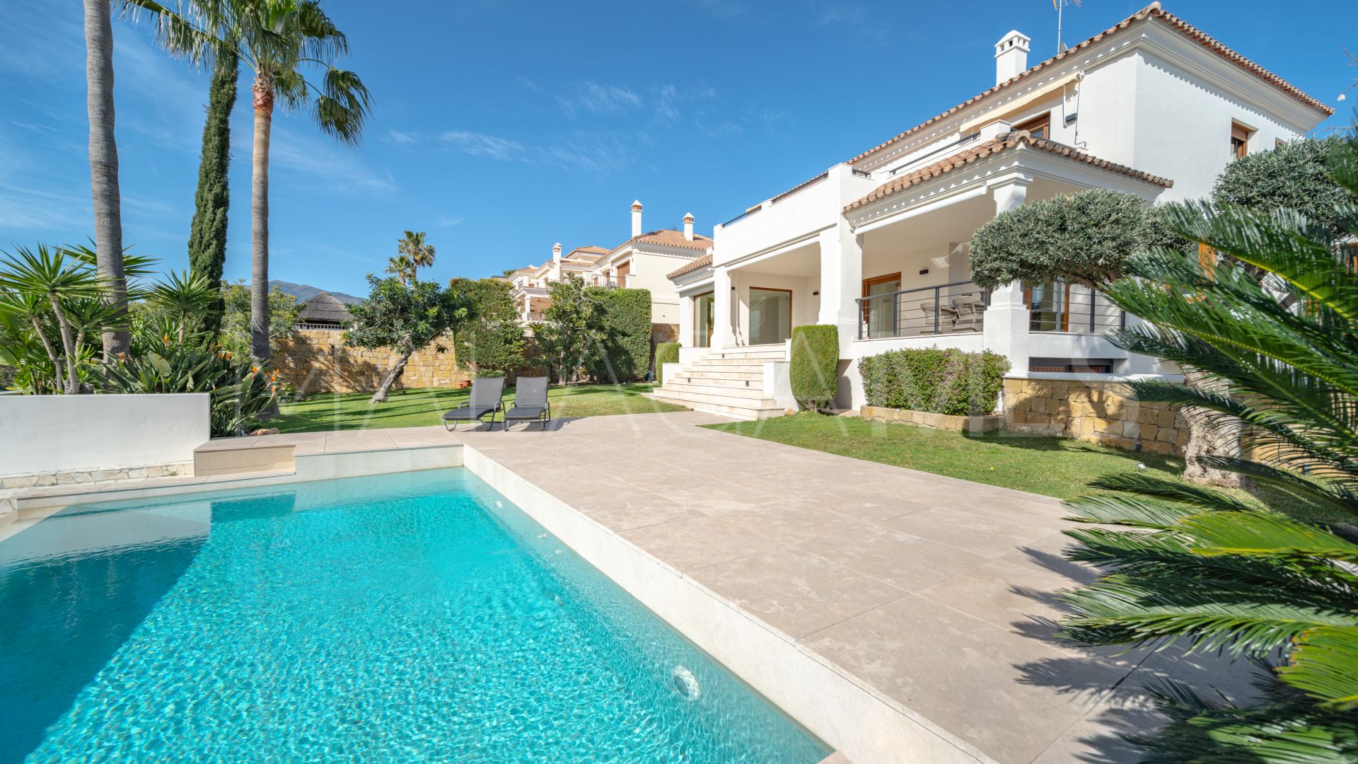 Benahavis, villa a la venta with 5 bedrooms