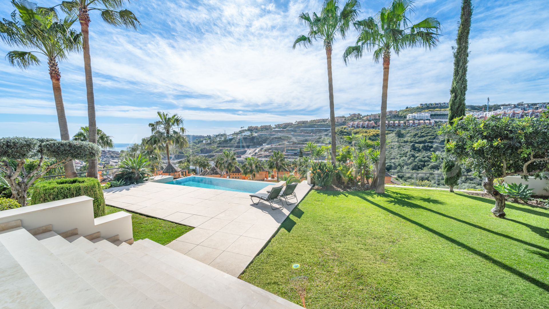 Benahavis, villa a la venta with 5 bedrooms