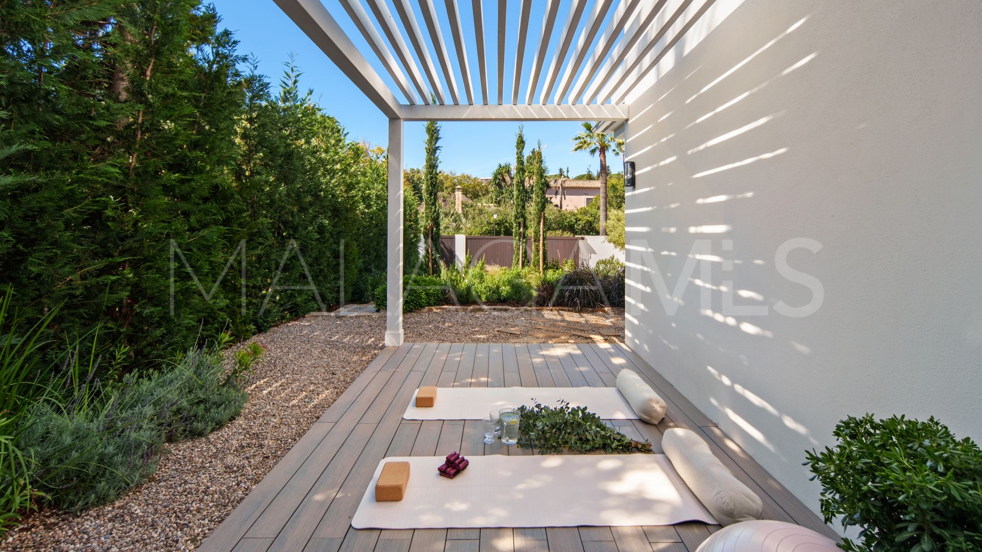 Villa for sale in Nueva Andalucia