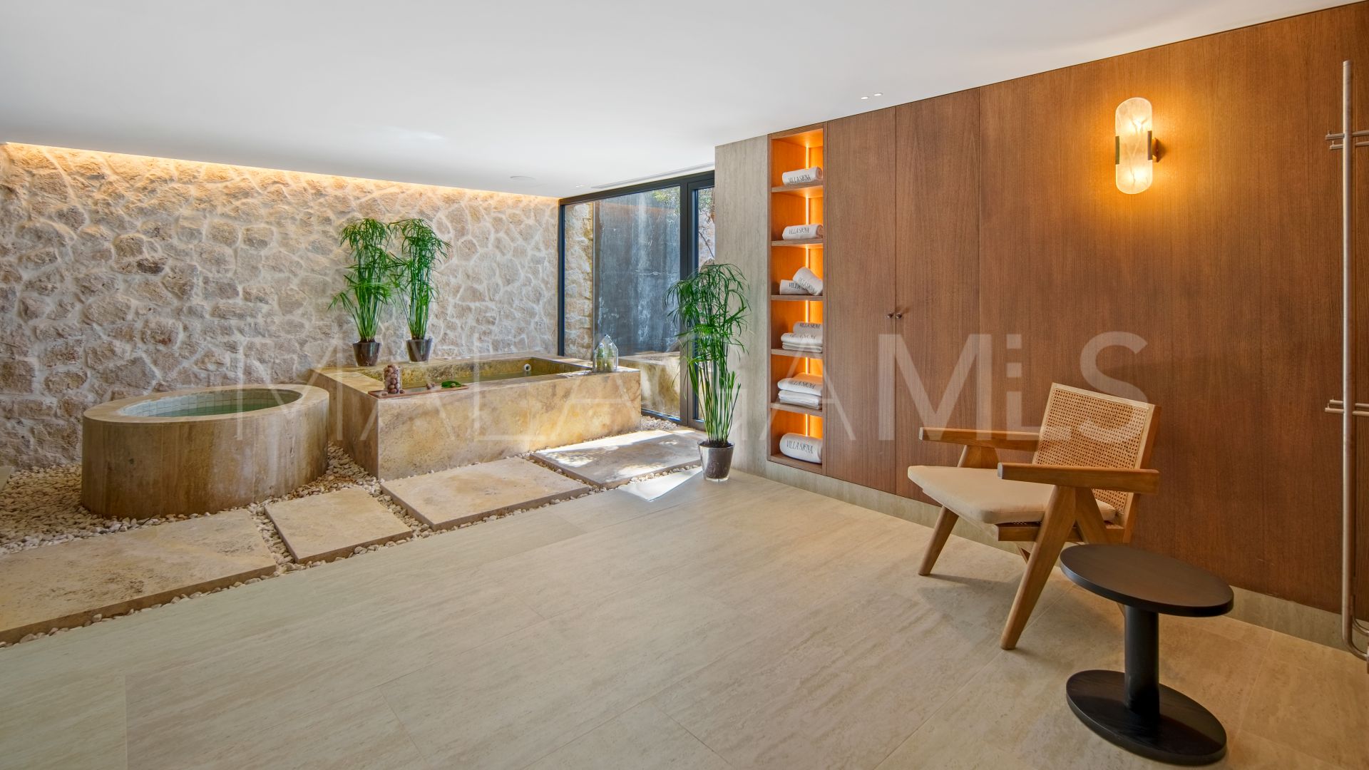 Villa for sale in Nueva Andalucia
