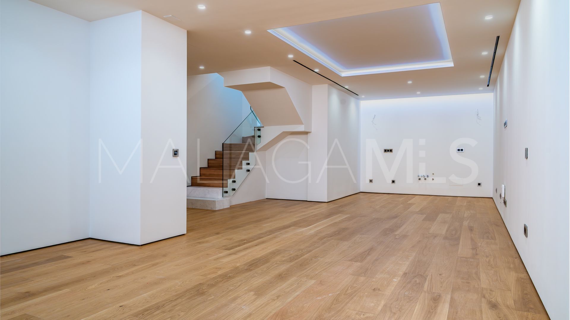 Duplex for sale in Golden Mile