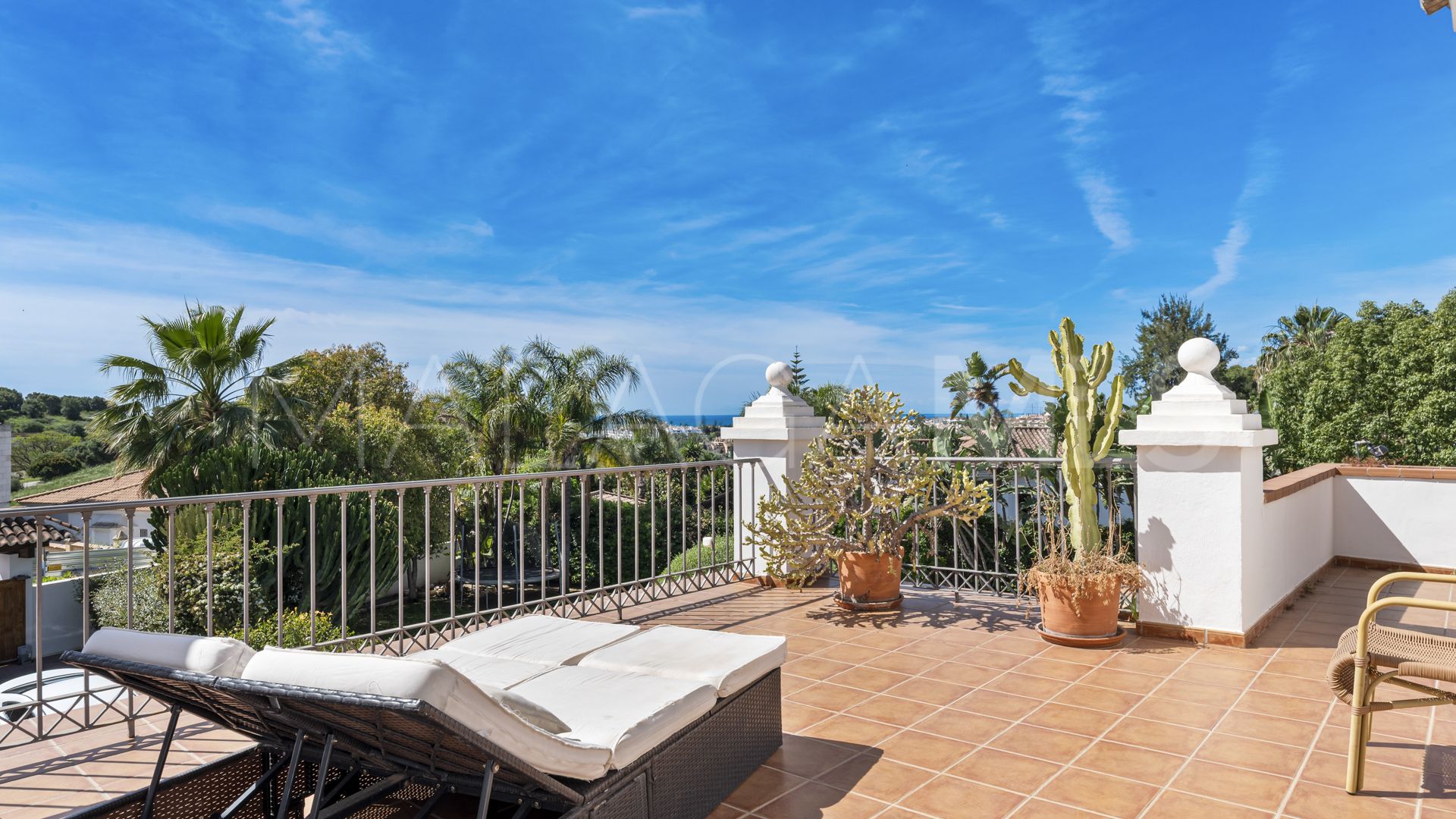 Villa for sale in Paraiso Alto