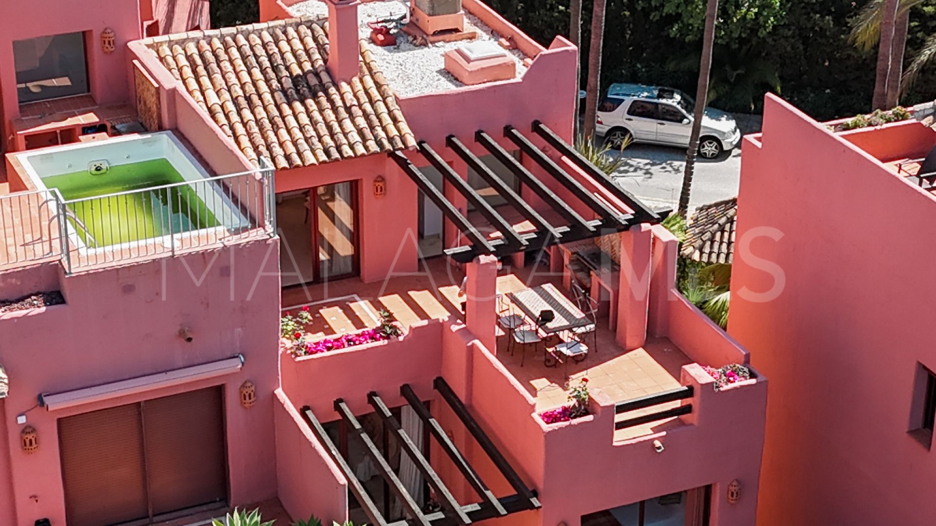 Zweistöckiges penthouse for sale in Estepona Ost