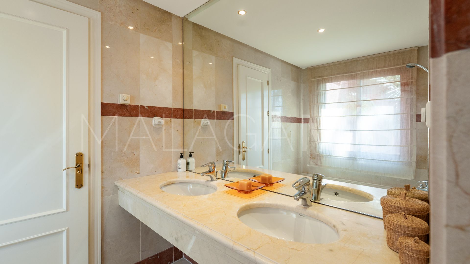 Zweistöckiges penthouse for sale in Estepona Ost