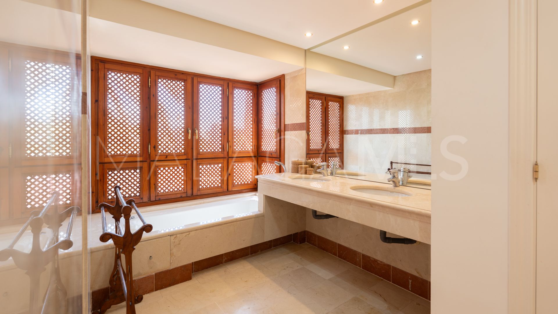 Zweistöckiges penthouse for sale in Estepona Ost