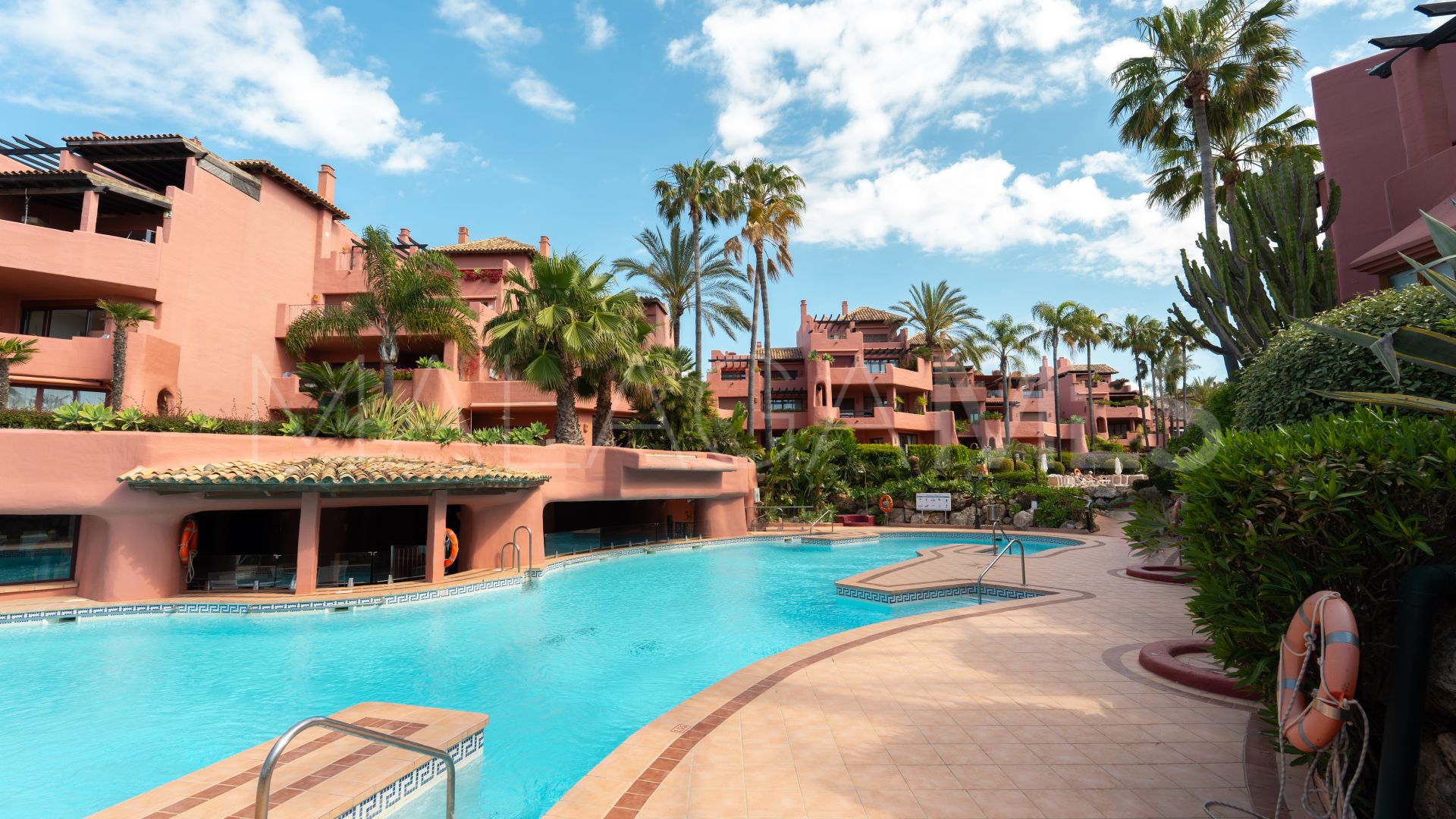 Zweistöckiges penthouse for sale in Estepona Ost