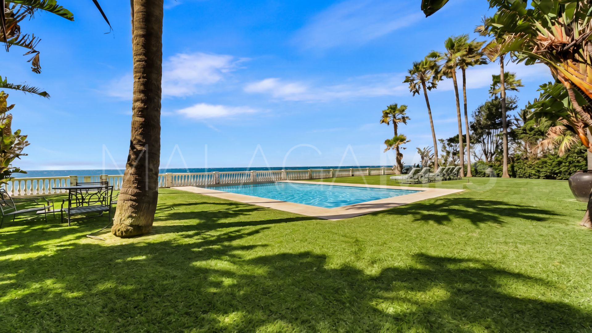 Villa for sale in Guadalmina Baja
