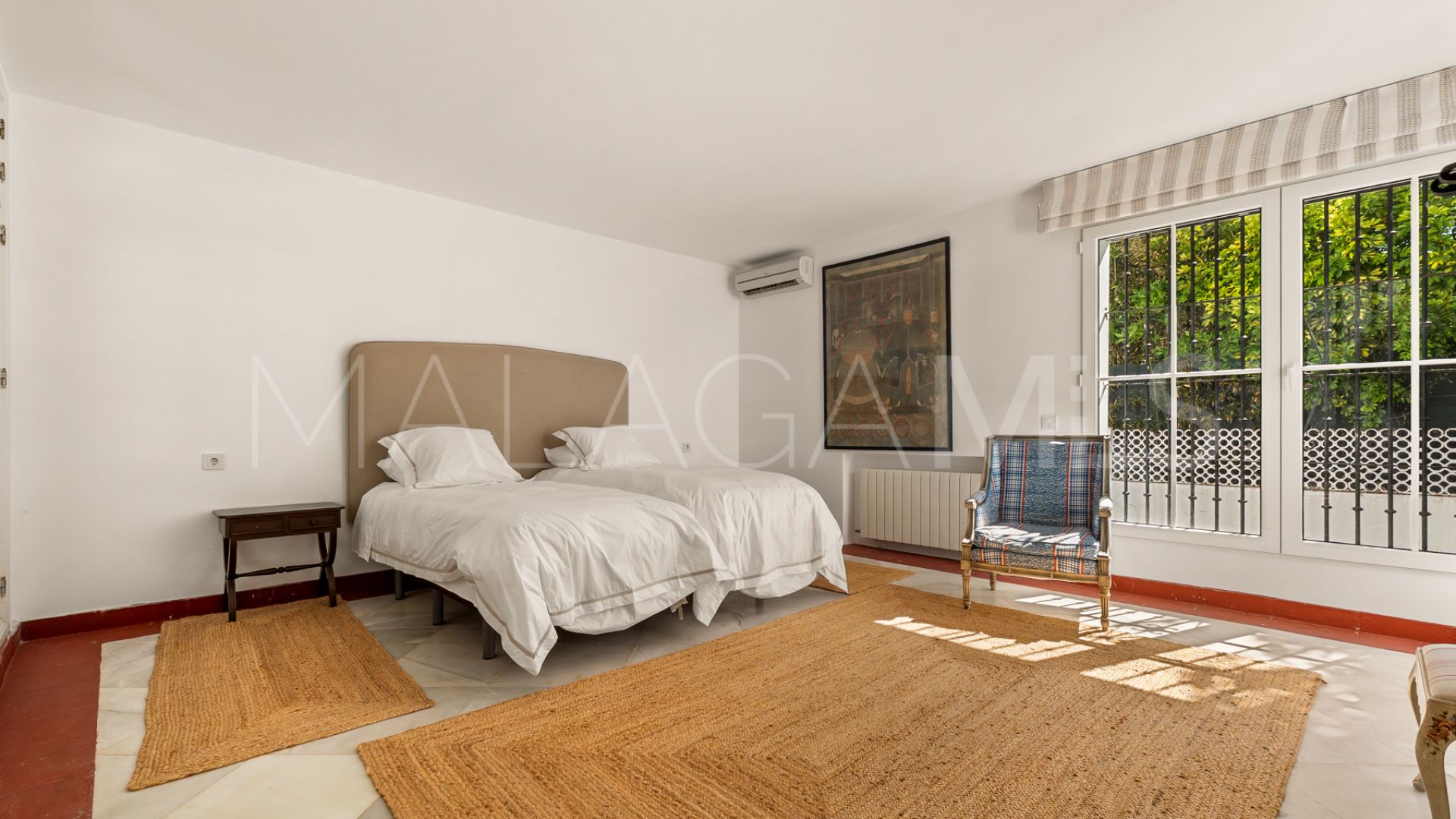 Villa for sale in Guadalmina Baja