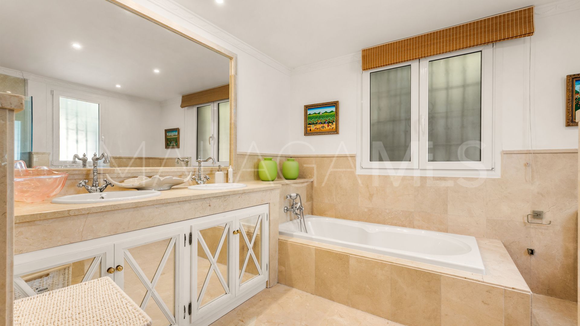 Villa for sale in Guadalmina Baja