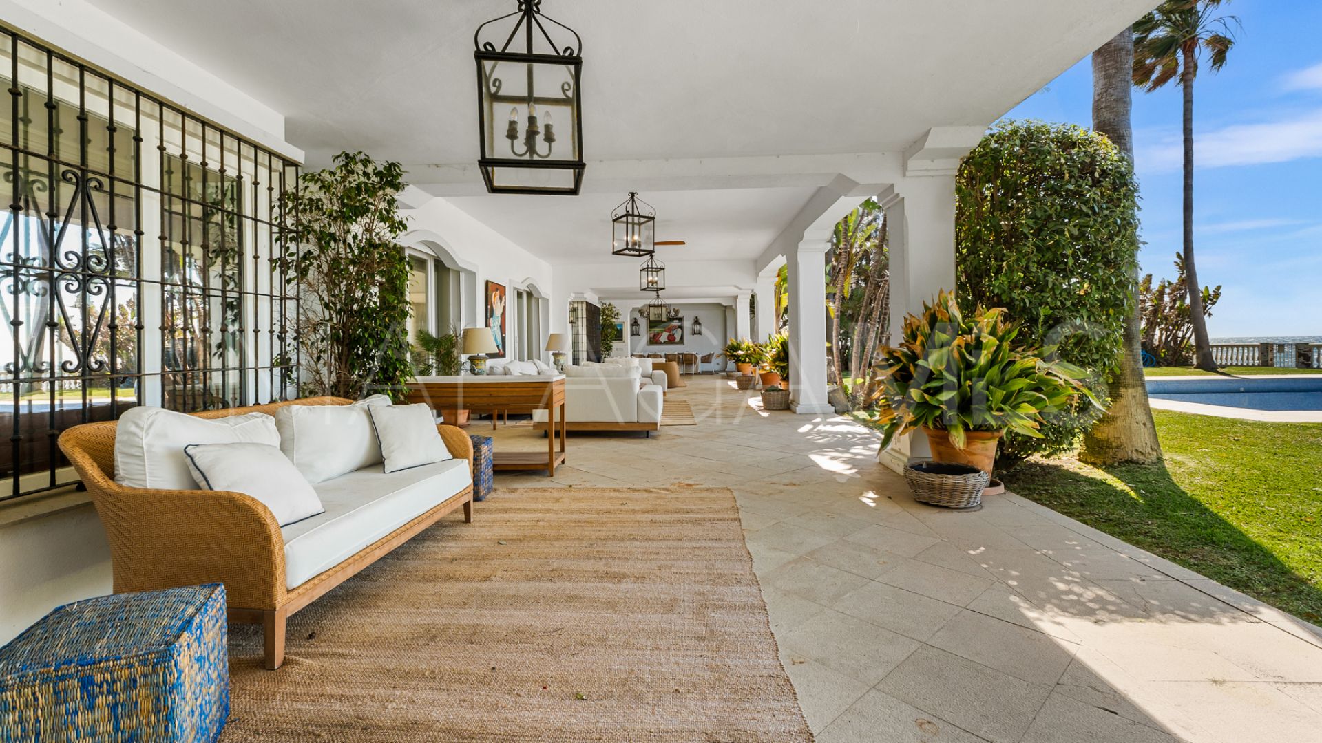 Villa for sale in Guadalmina Baja