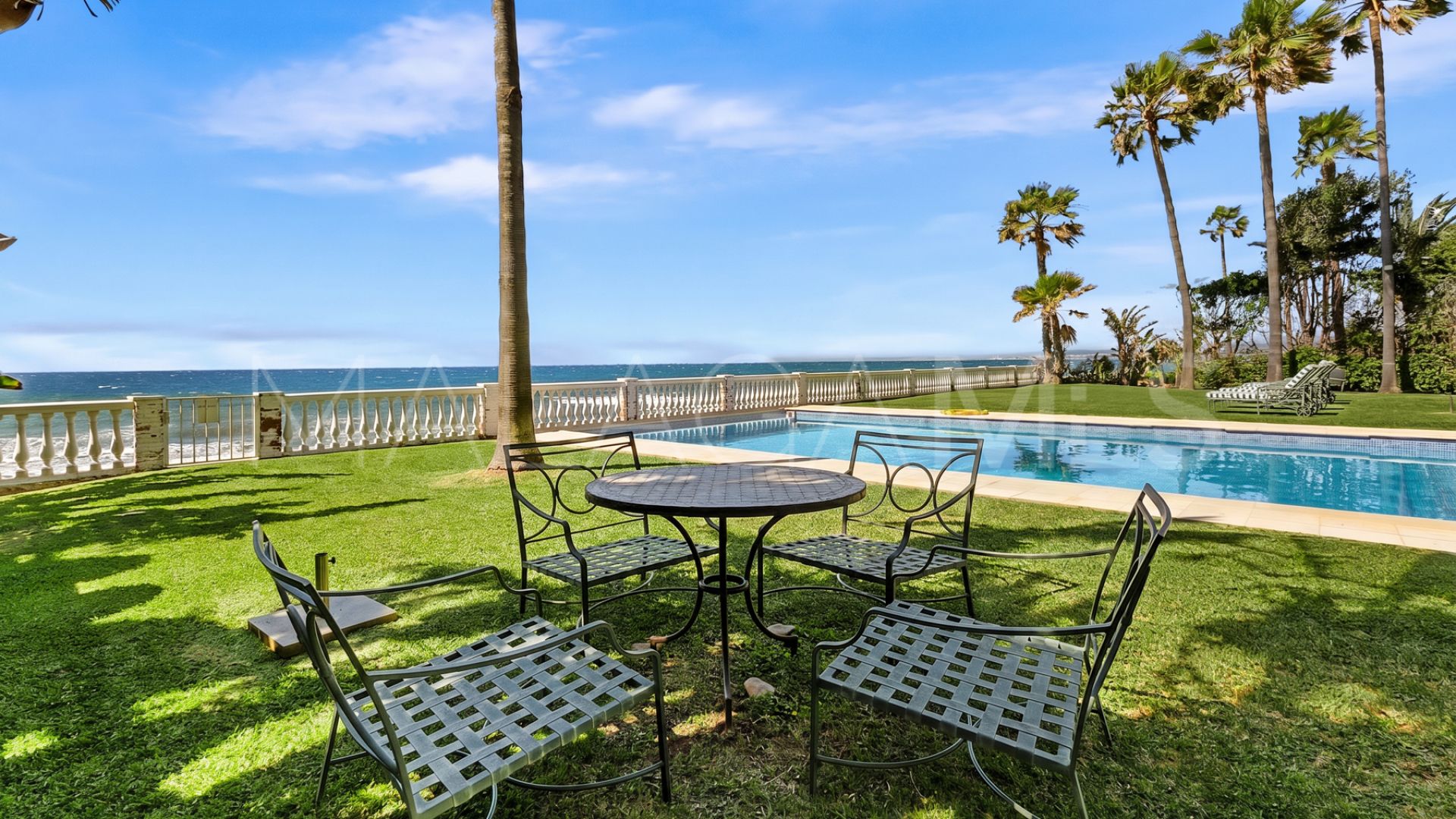 Villa for sale in Guadalmina Baja