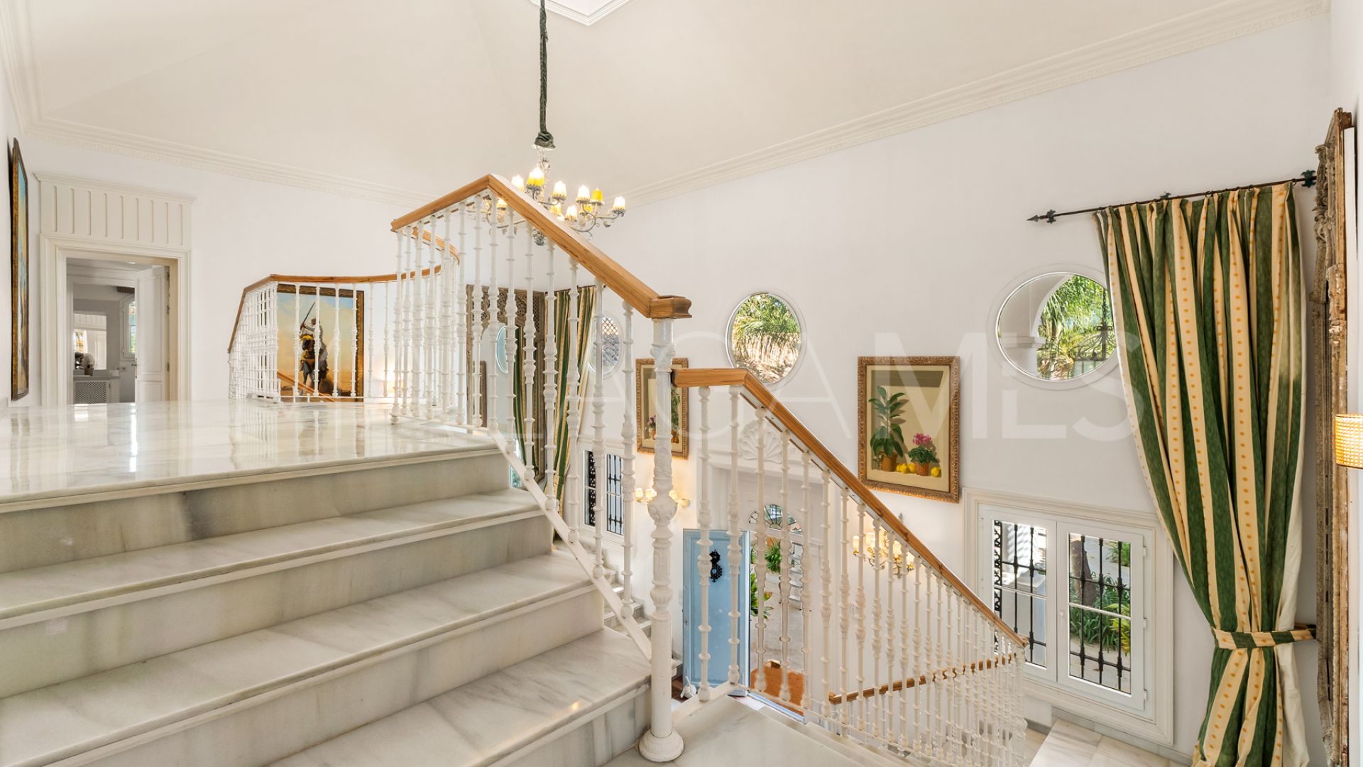 Villa for sale in Guadalmina Baja