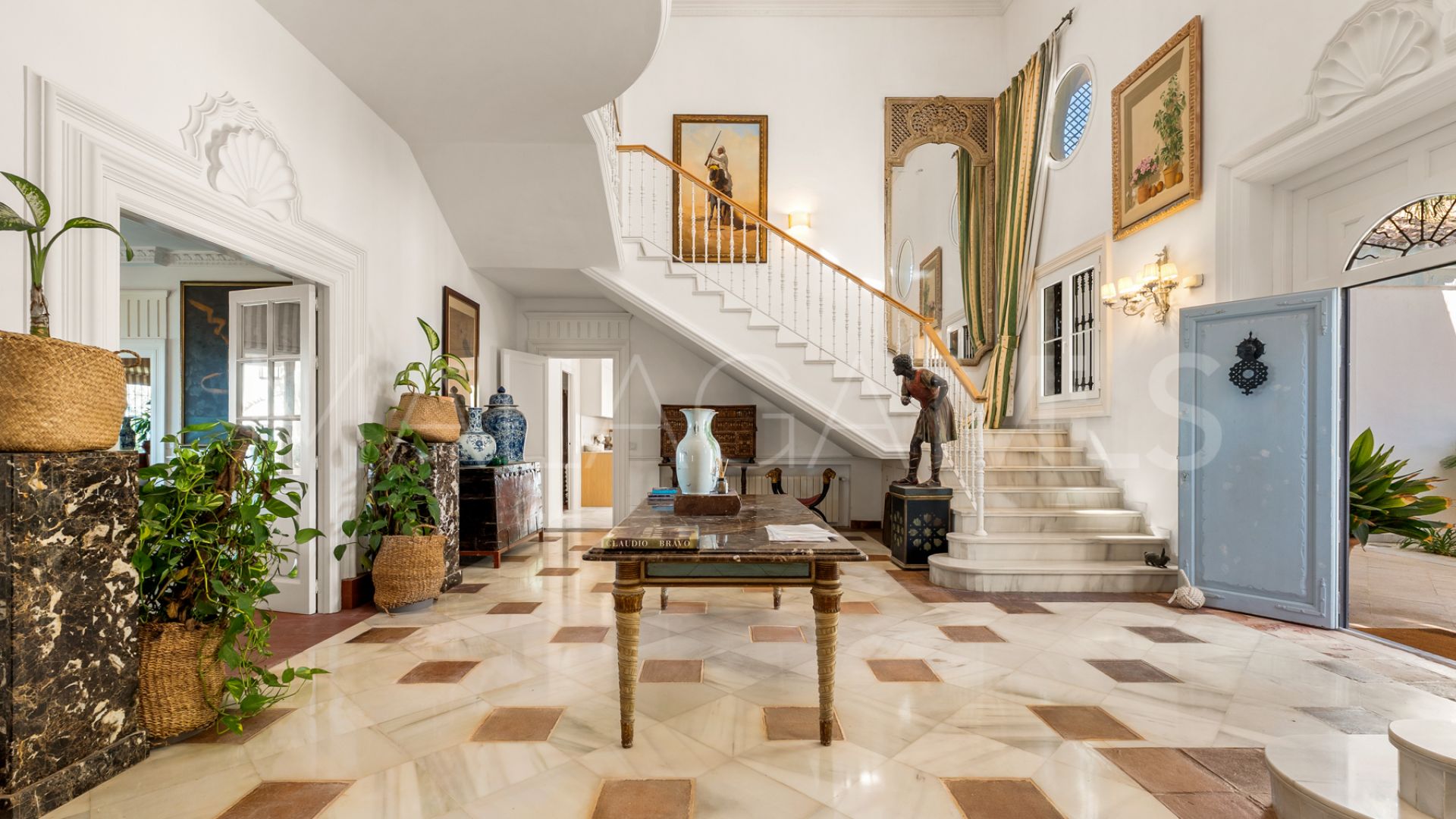 Villa for sale in Guadalmina Baja
