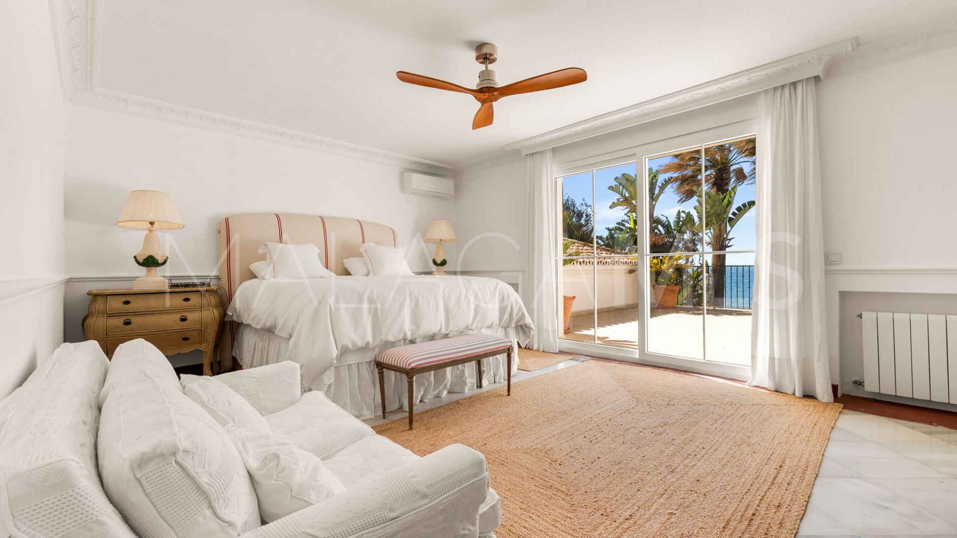 Villa for sale in Guadalmina Baja